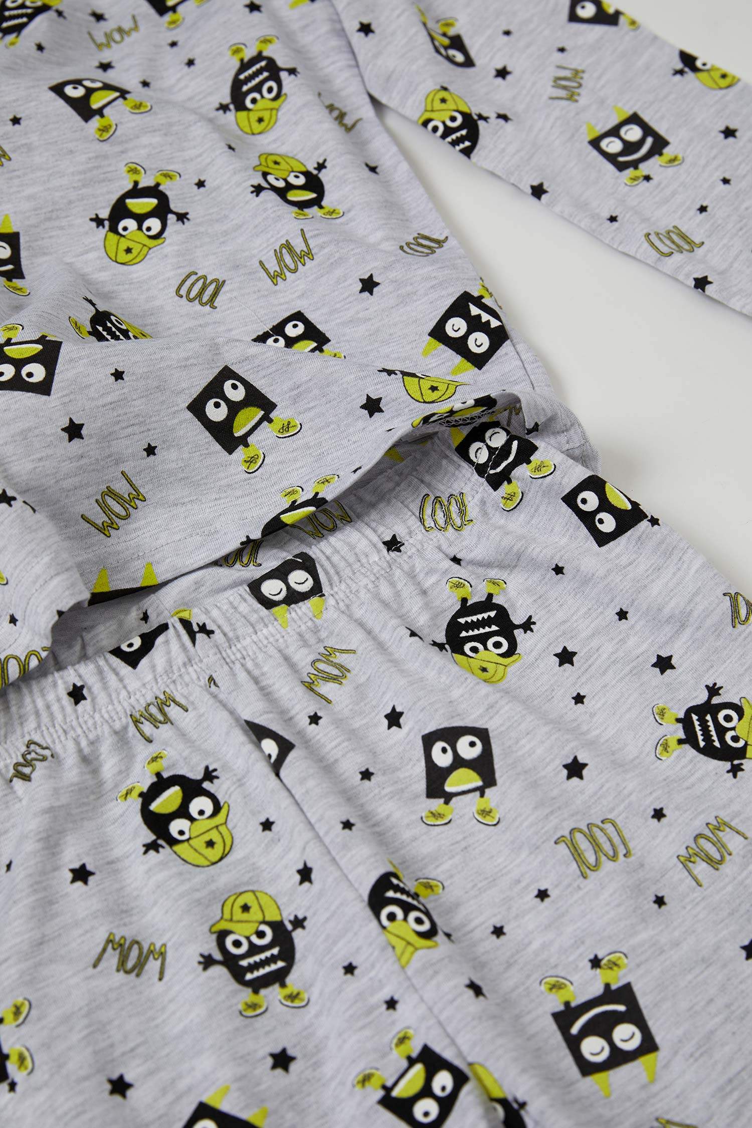 Erkek Çocuk Sevimli Canavar Baskılı Pijama Takımı