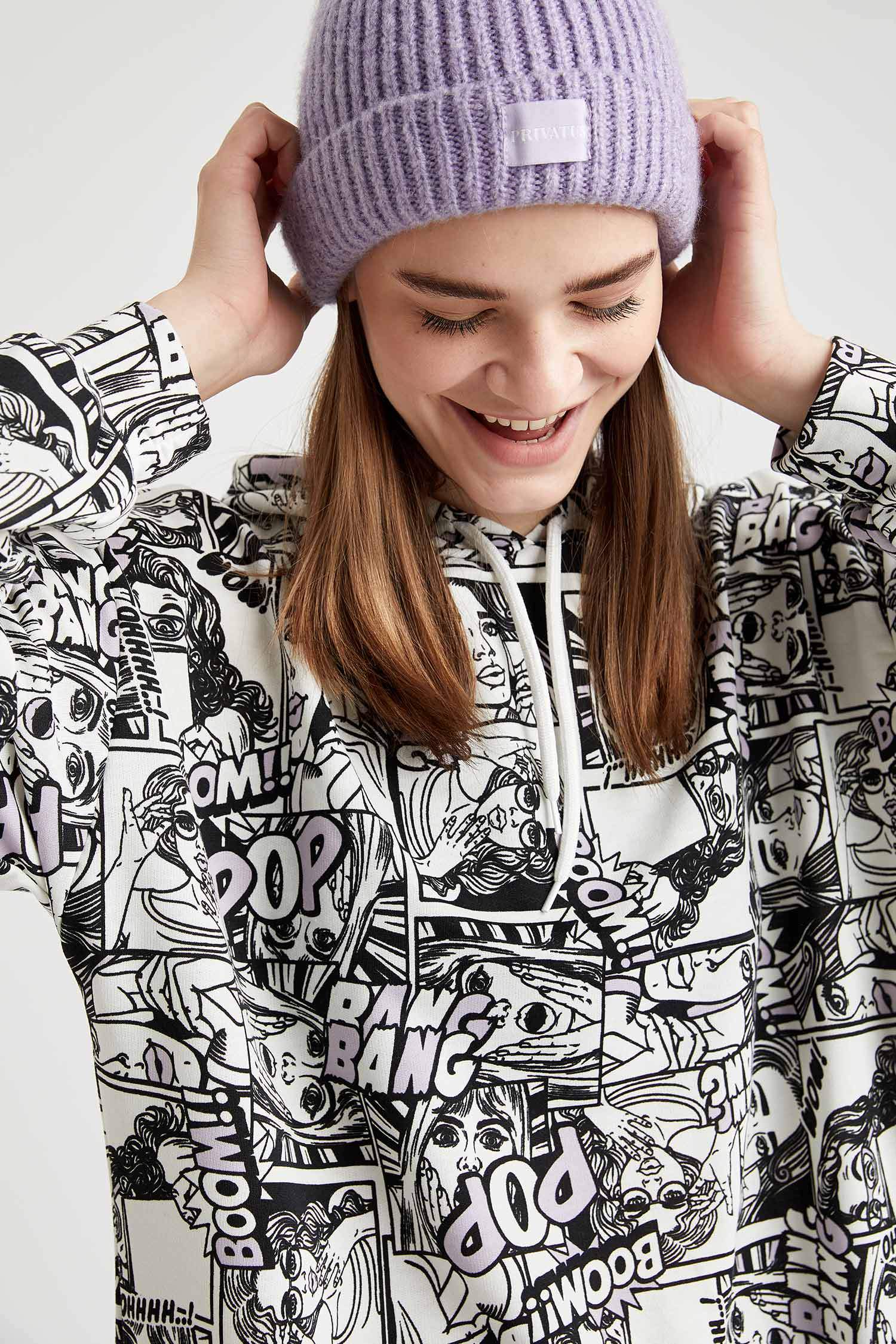 Defacto Pop Art Baskılı Kapüşonlu Oversize Sweat Elbise. 2 Defacto Pop Art Baskılı Kapüşonlu Oversize Sweat Elbise. 2