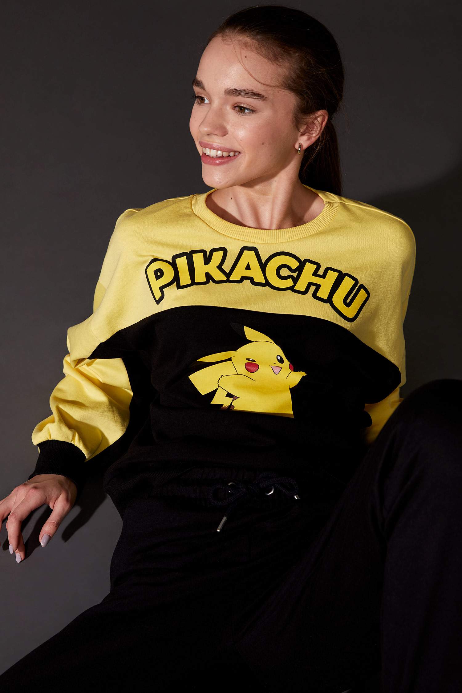 Pokemon Lisanslı Renk Bloklu Oversize Fit Sweatshirt