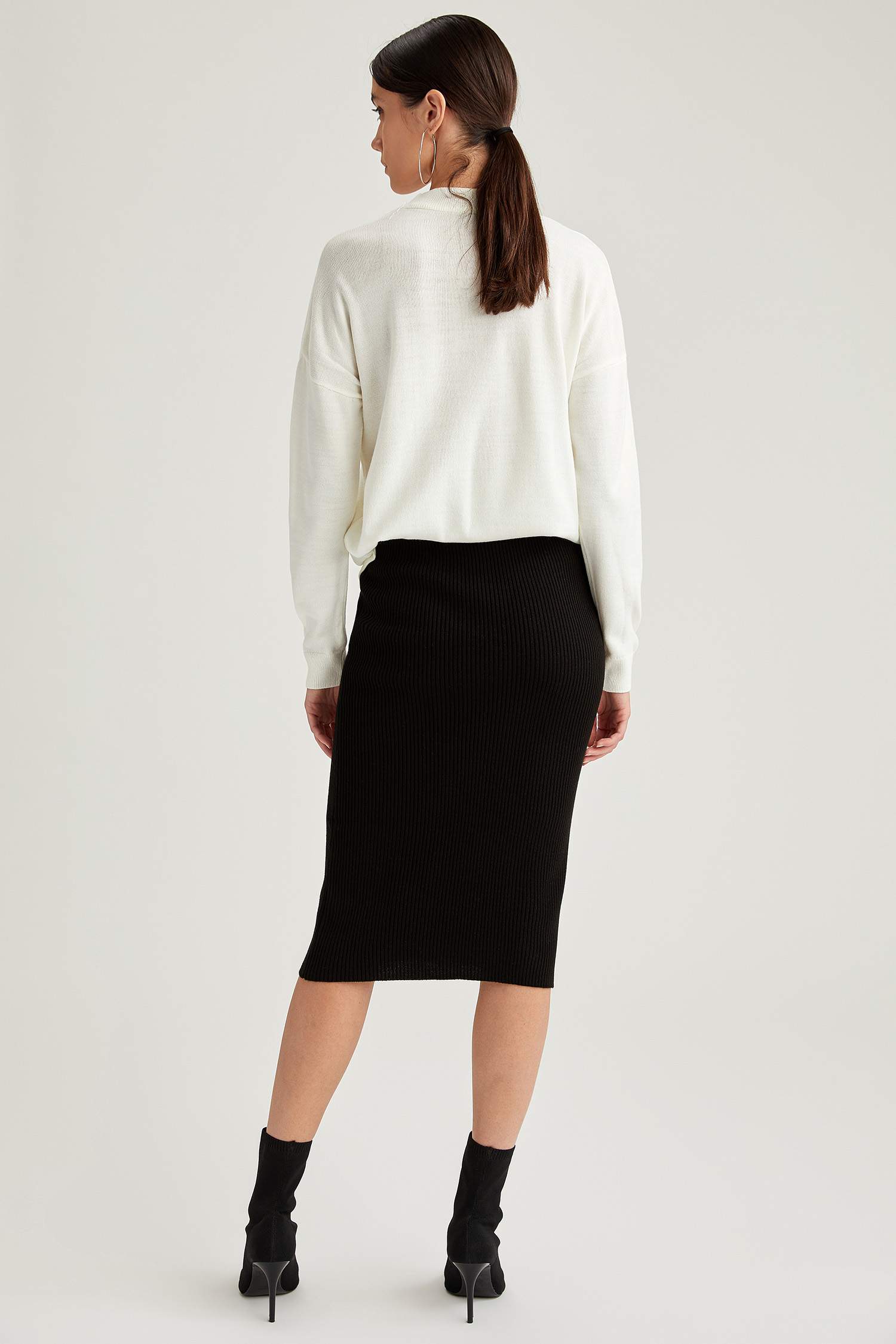 Beli Lastikli Slim Fit Triko Etek