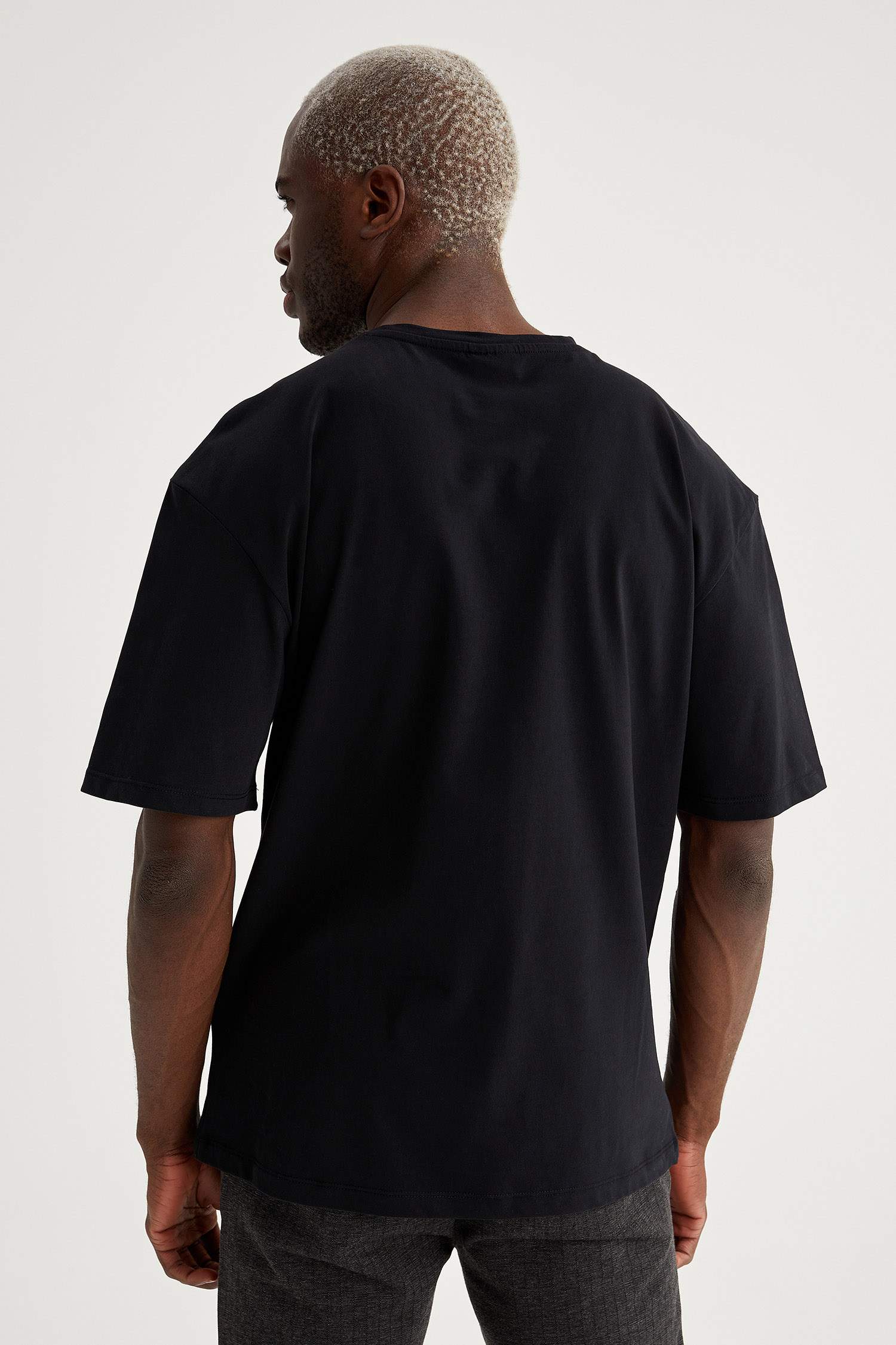 Oversize Fit Bisiklet Yaka Basic Kısa Kollu Pamuklu Penye Tişört