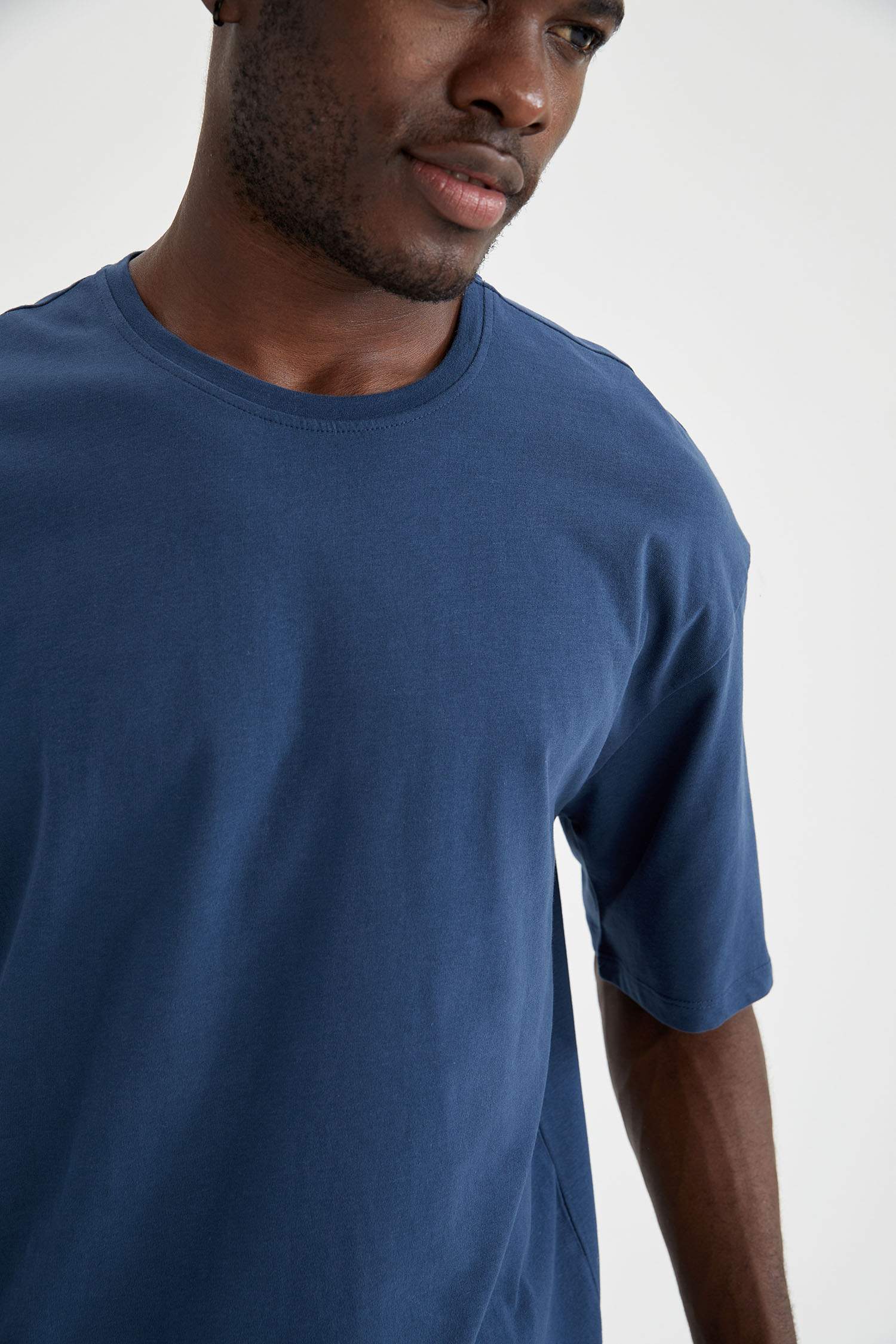 Oversize Fit Bisiklet Yaka Basic Kısa Kollu Pamuklu Penye Tişört
