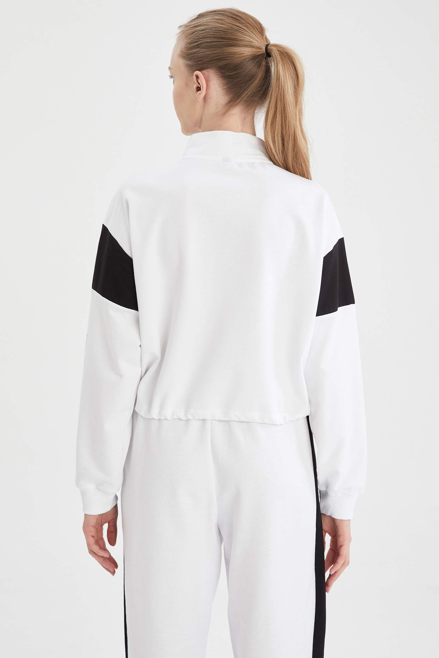 Dik Yaka Renk Bloklu Beli Büzgülü Sweatshirt