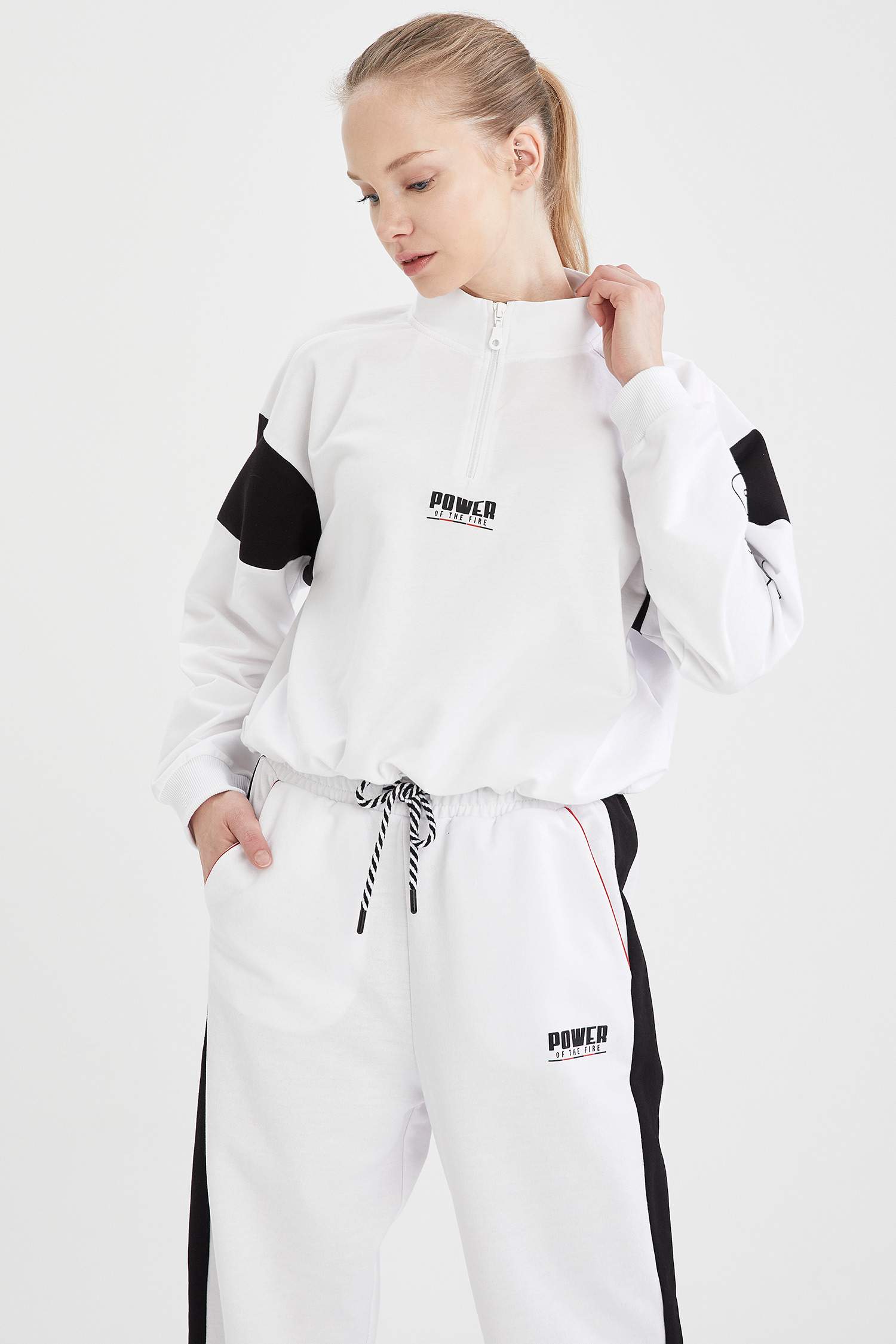 Dik Yaka Renk Bloklu Beli Büzgülü Sweatshirt