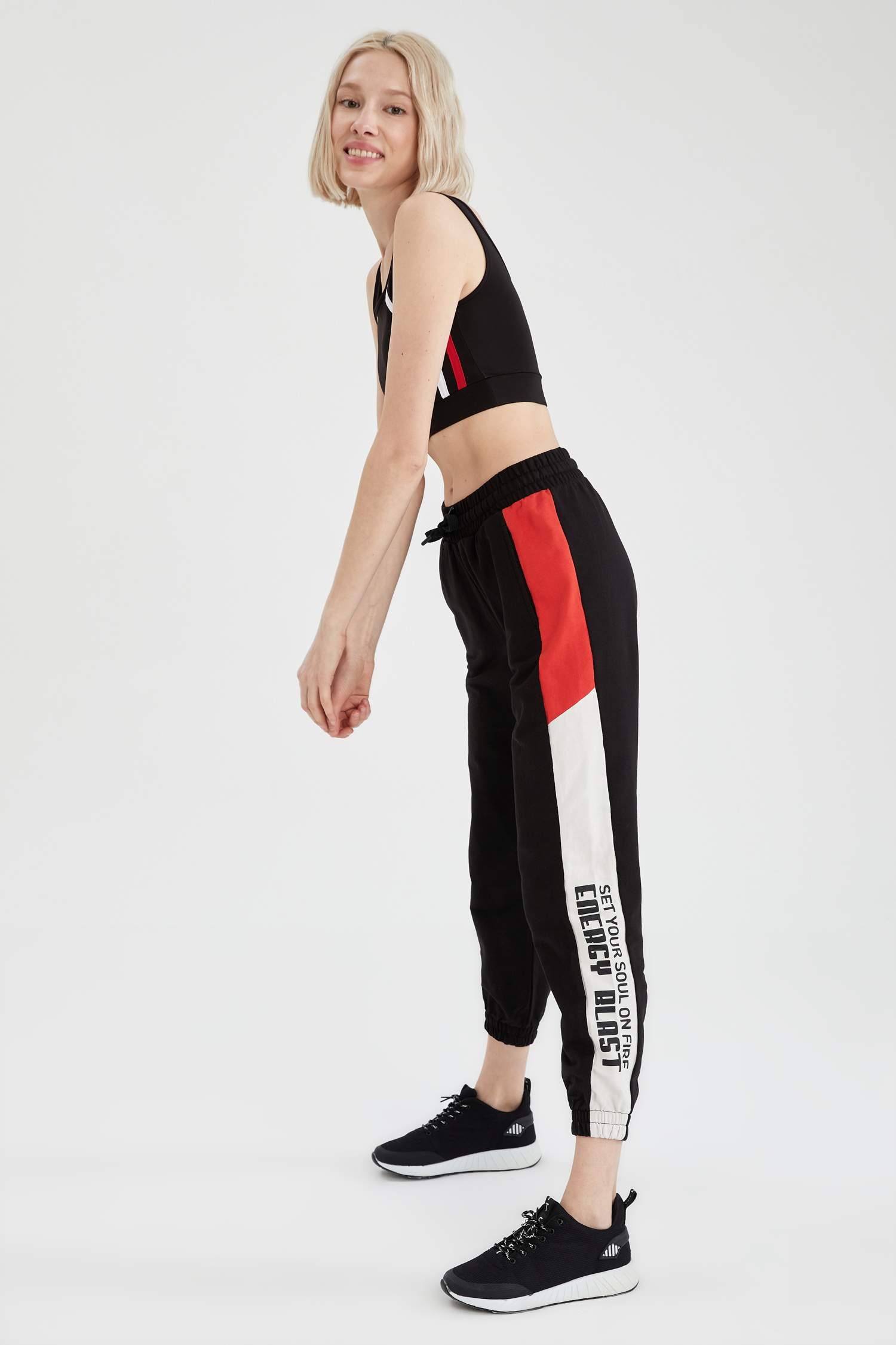 Renk Bloklu Yazı Baskılı Relax Fit Jogger Eşofman Altı