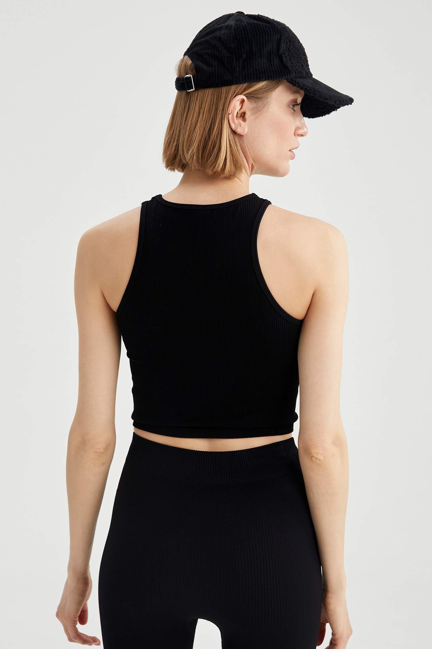 Halter Yaka Slim Fit Crop Top