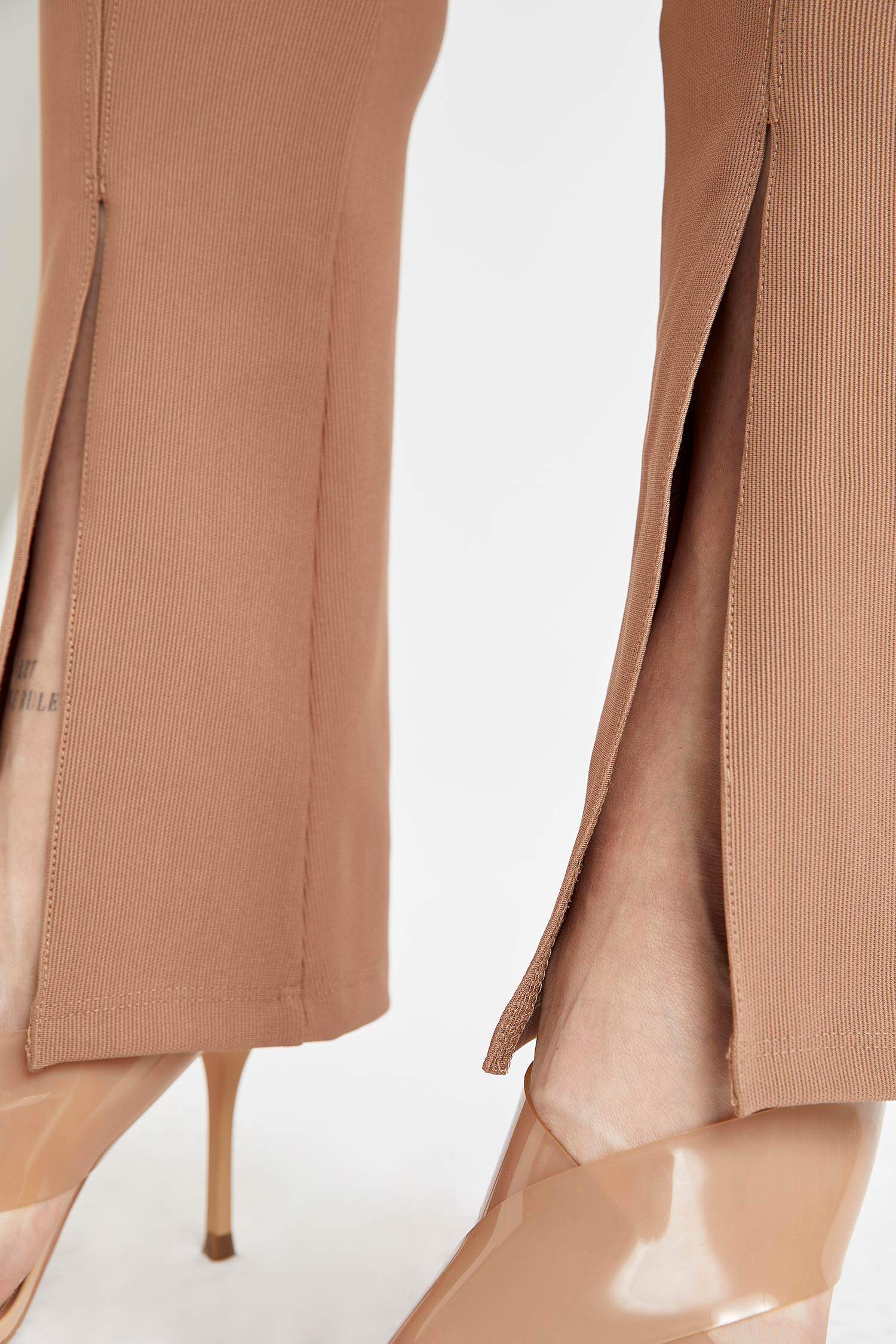 Yırtmaç Detaylı Slim Fit Pantolon