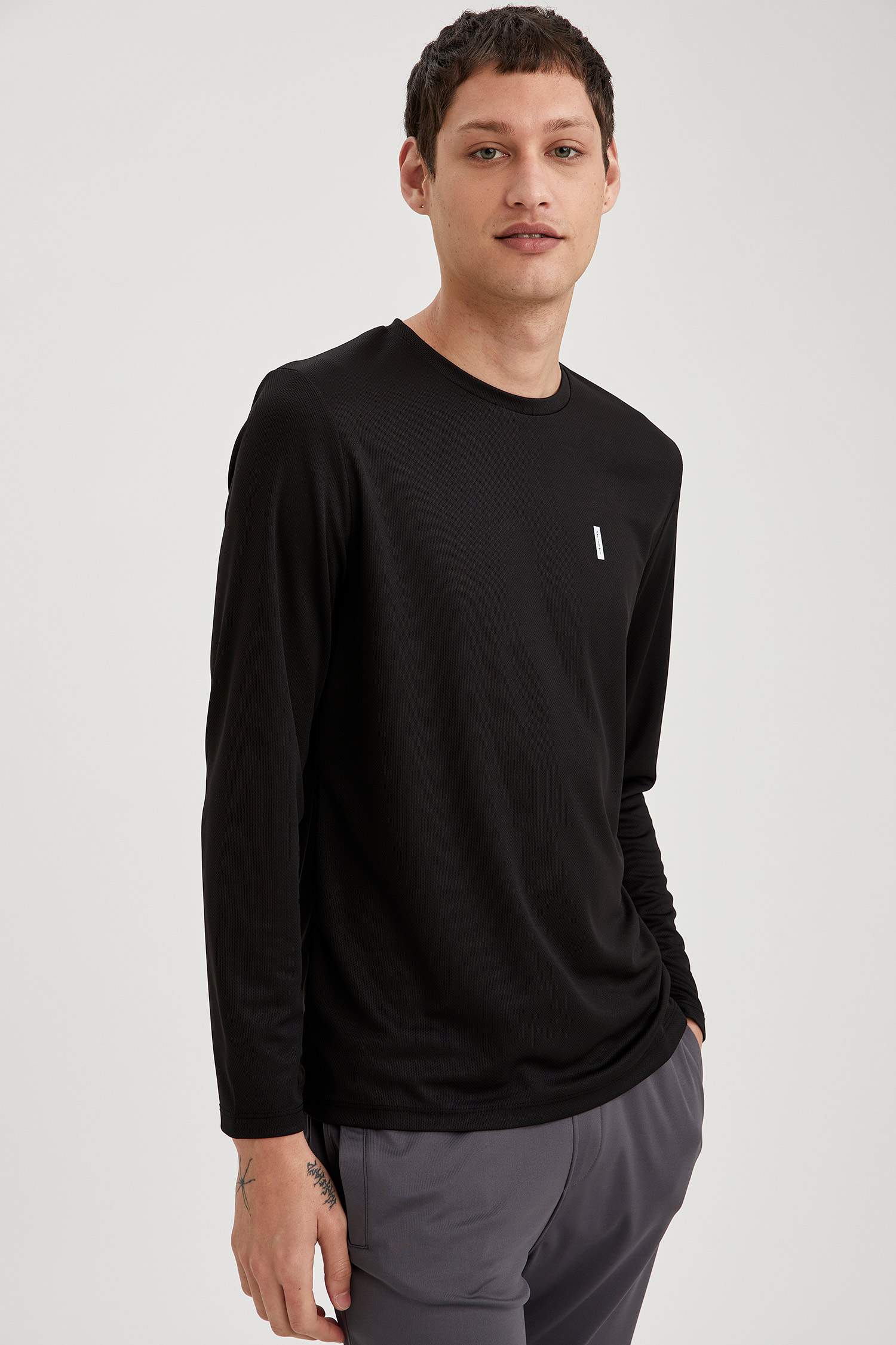 Slim Fit Uzun Kollu Bisiklet Yaka Spor Tişört
