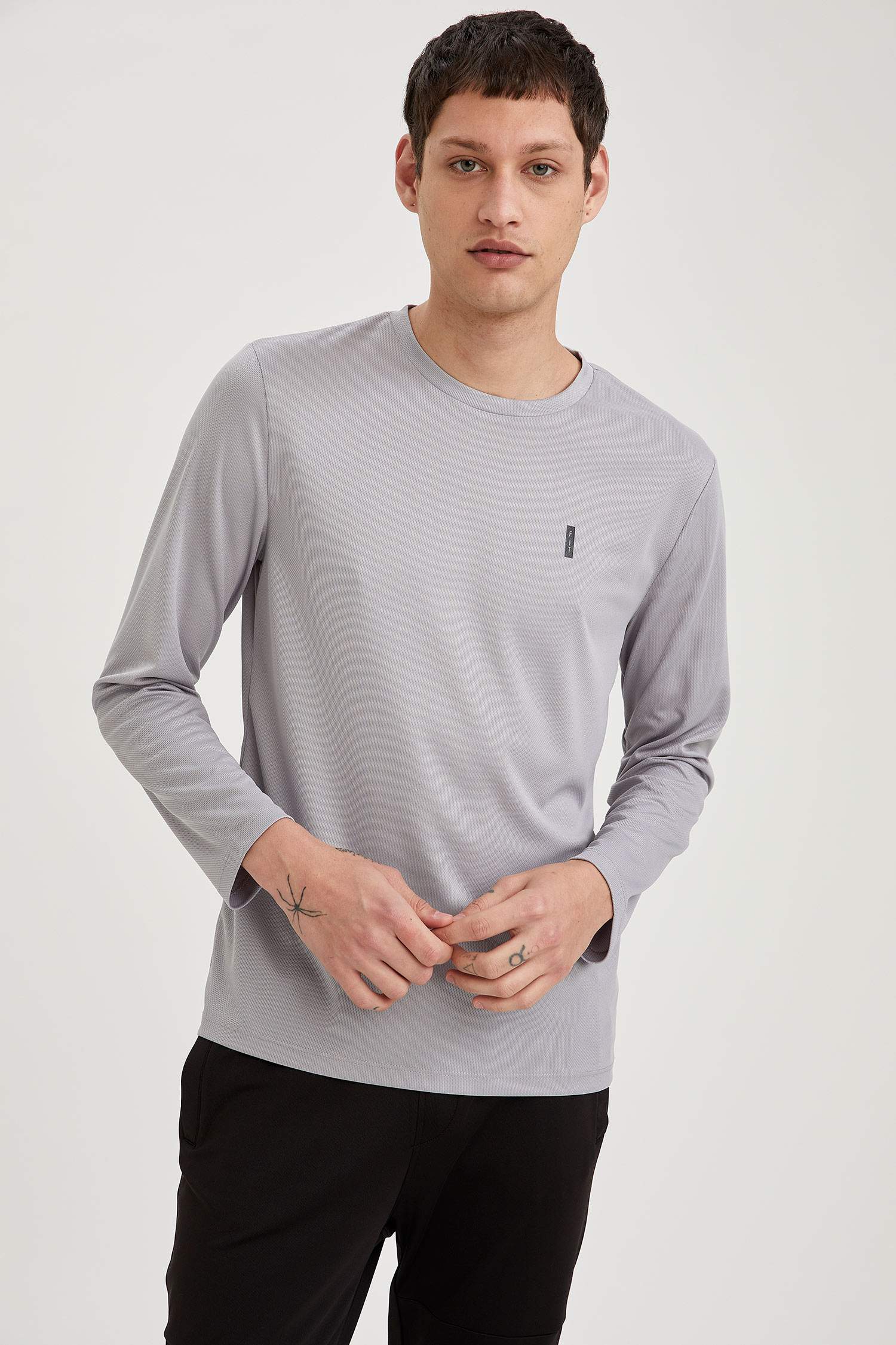 Slim Fit Uzun Kollu Bisiklet Yaka Spor Tişört