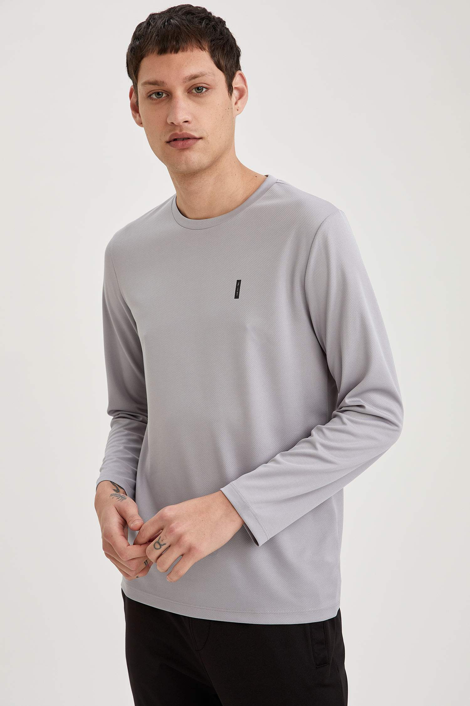 Slim Fit Uzun Kollu Bisiklet Yaka Spor Tişört