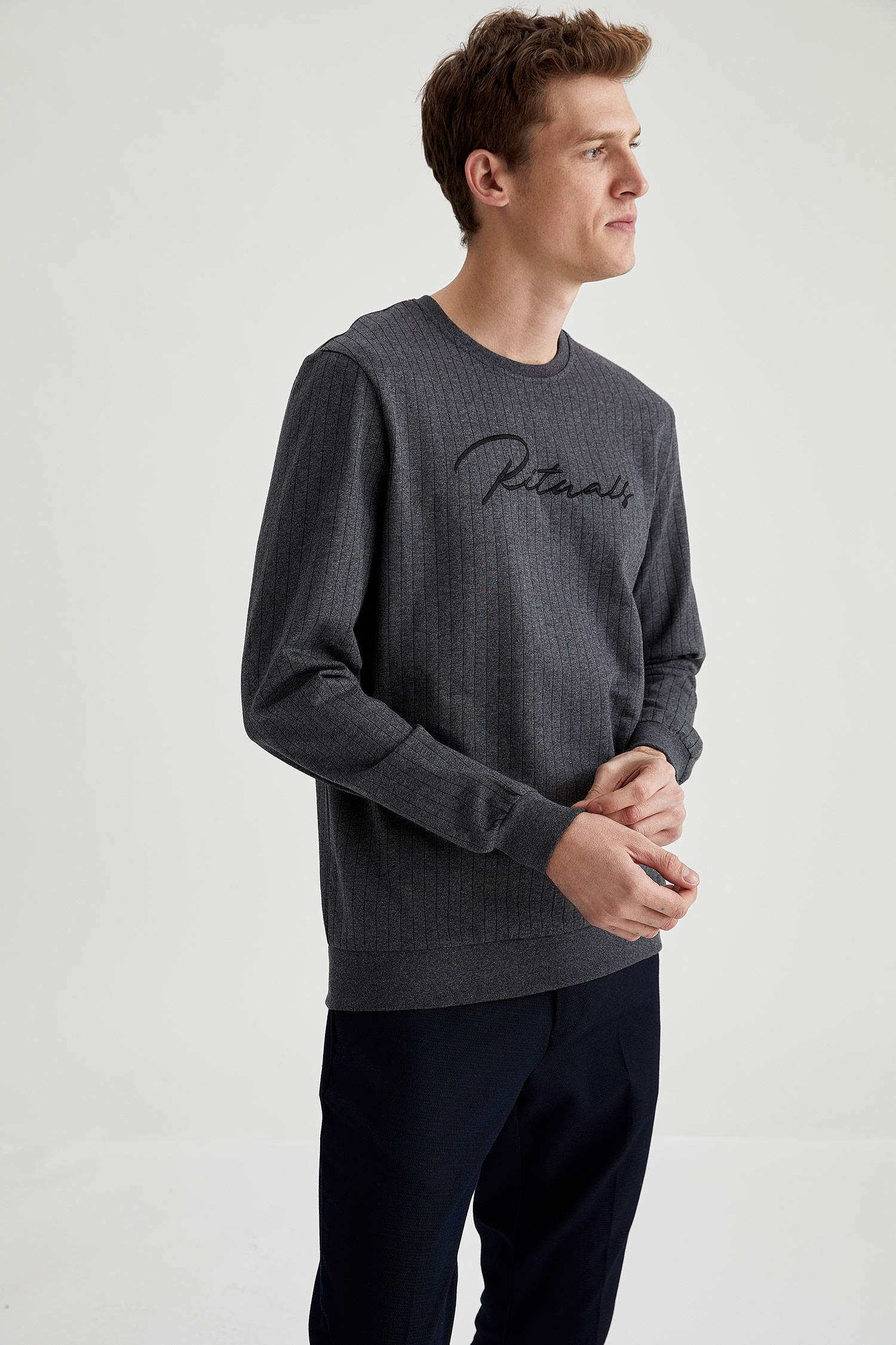 Regular Fit Bisiklet Yaka Basic Sweatshirt