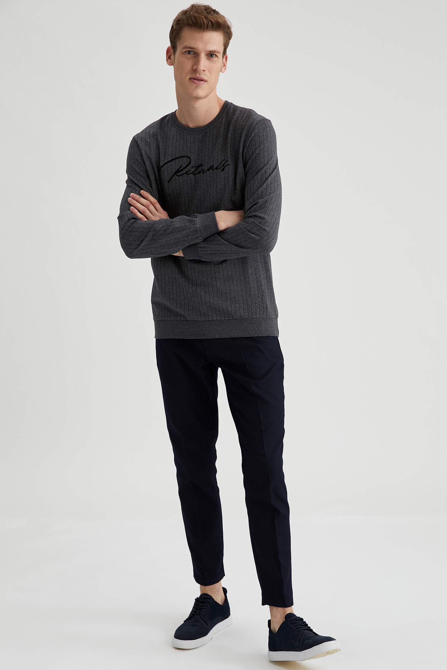 Regular Fit Bisiklet Yaka Basic Sweatshirt