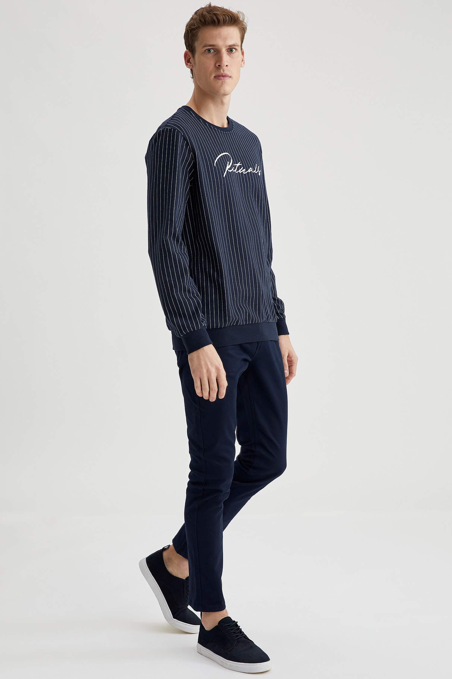 Regular Fit Bisiklet Yaka Basic Sweatshirt