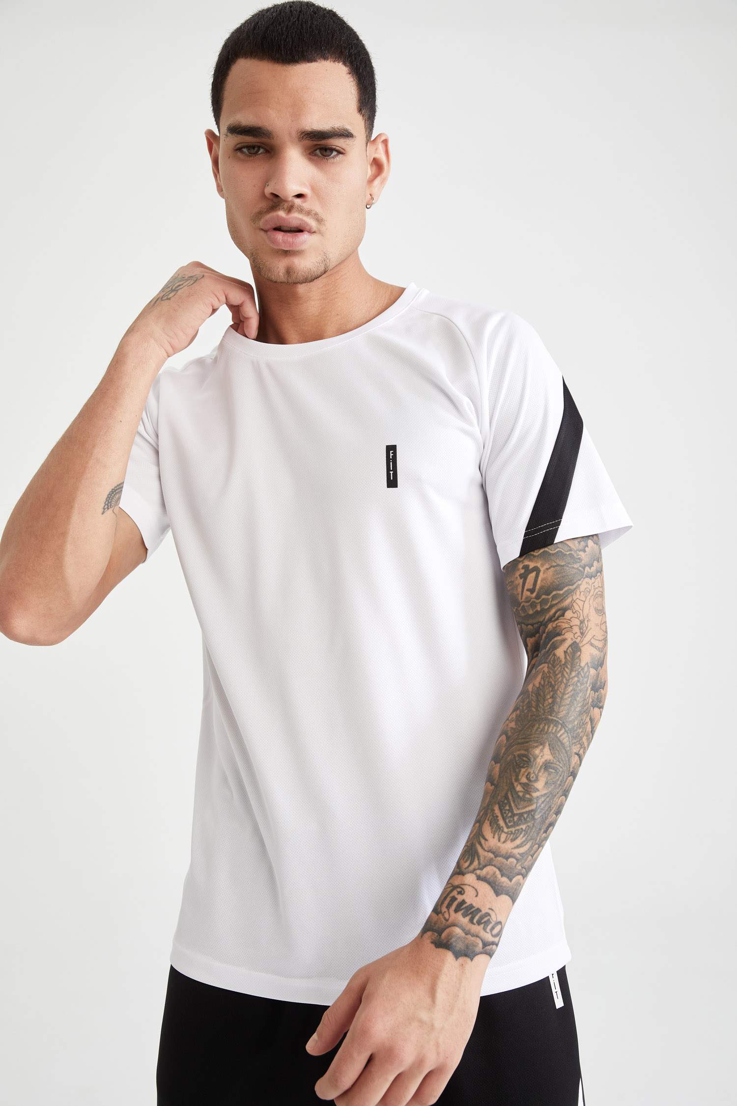 Slim Fit Bisiklet Yaka Kısa Kollu Teknik Kumaşlı Spor Tişört