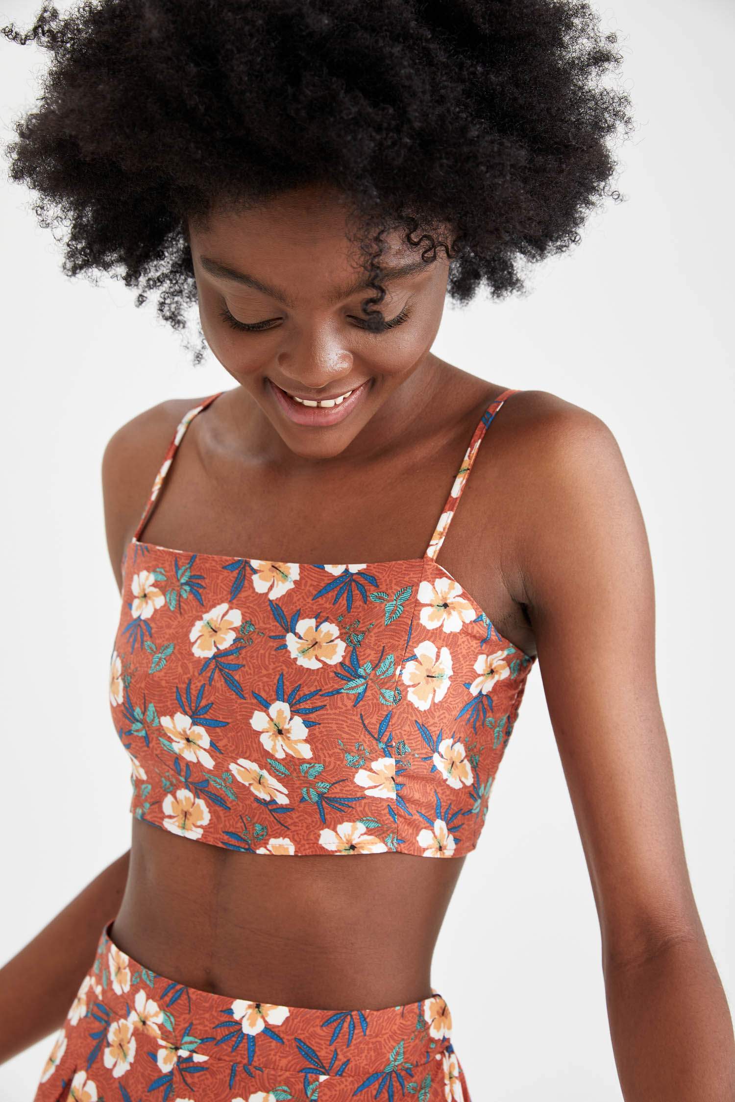 İp Askılı Crop Top ve Mini Şort Plaj Takımı