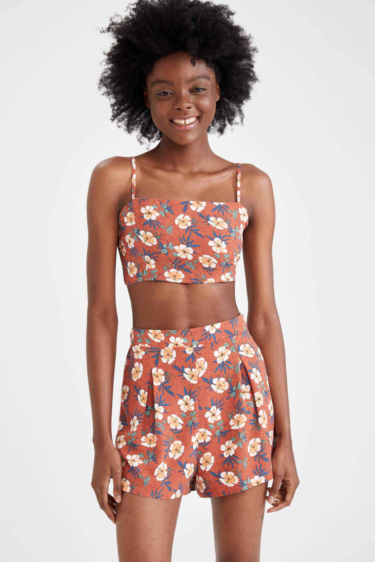 İp Askılı Crop Top ve Mini Şort Plaj Takımı