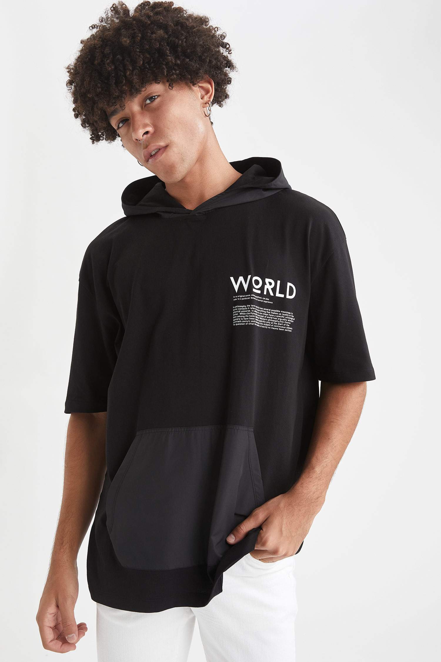 Oversize Fit Kapüşonlu Slogan Baskılı Kısa Kollu Pamuklu Tişört
