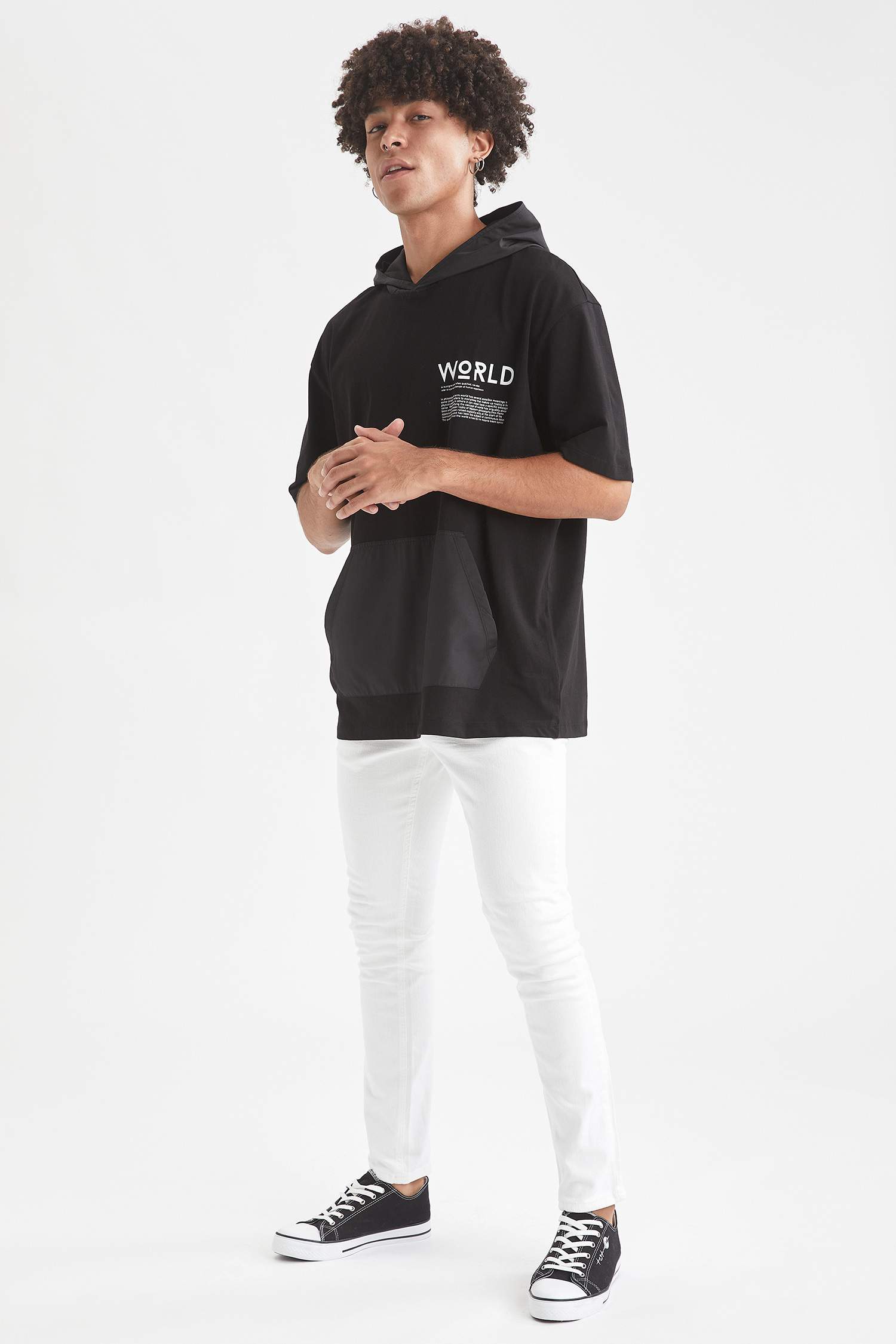Oversize Fit Kapüşonlu Slogan Baskılı Kısa Kollu Pamuklu Tişört