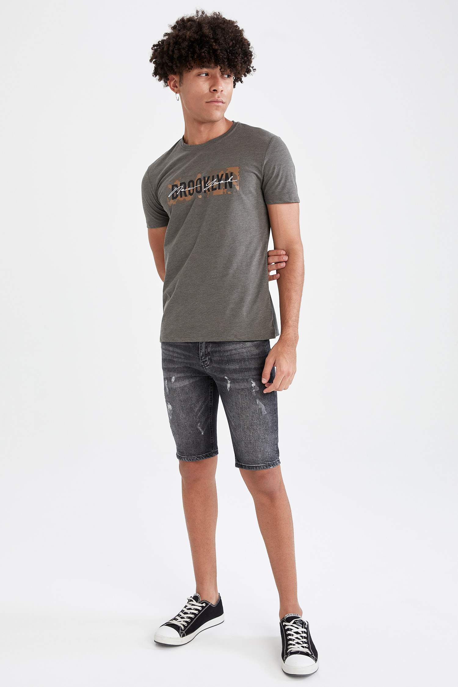 Slim Fit Bisiklet Yaka Baskılı Kısa Kollu Tişört