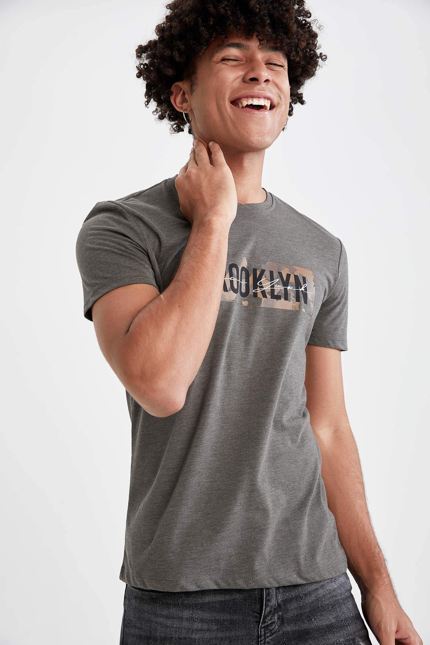 Slim Fit Bisiklet Yaka Baskılı Kısa Kollu Tişört
