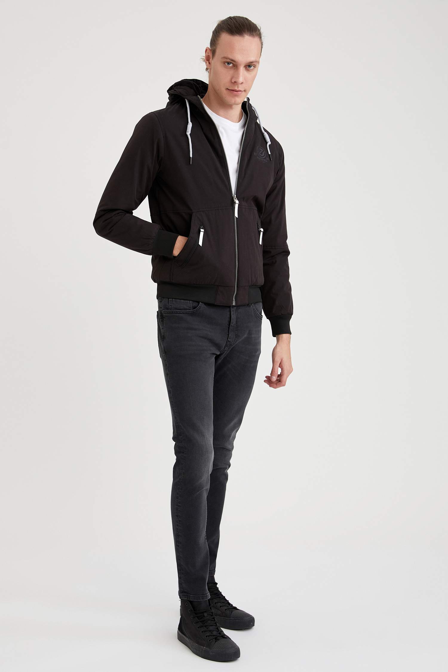 Slim Fit Kapüşonlu Mont