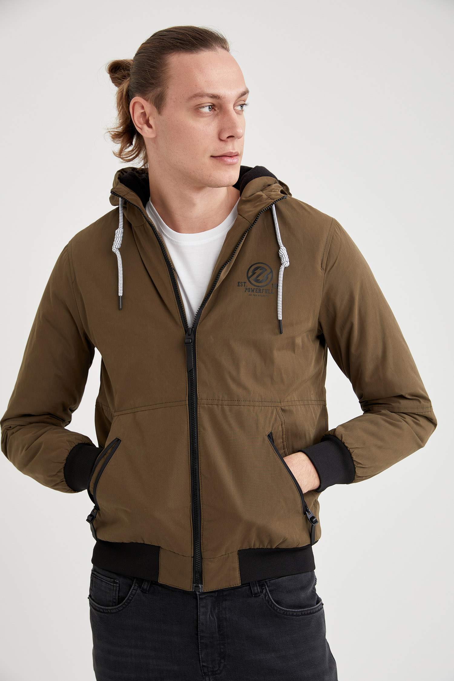 Slim Fit Kapüşonlu Mont
