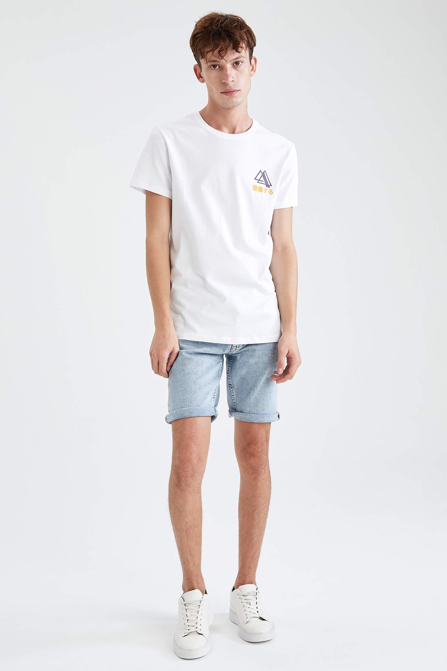 Slim Fit Bisiklet Yaka Sırt Baskılı Tişört
