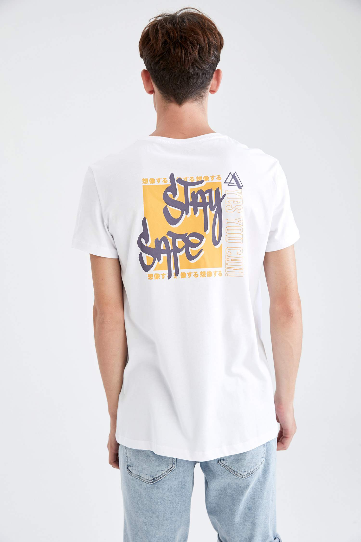 Slim Fit Bisiklet Yaka Sırt Baskılı Tişört