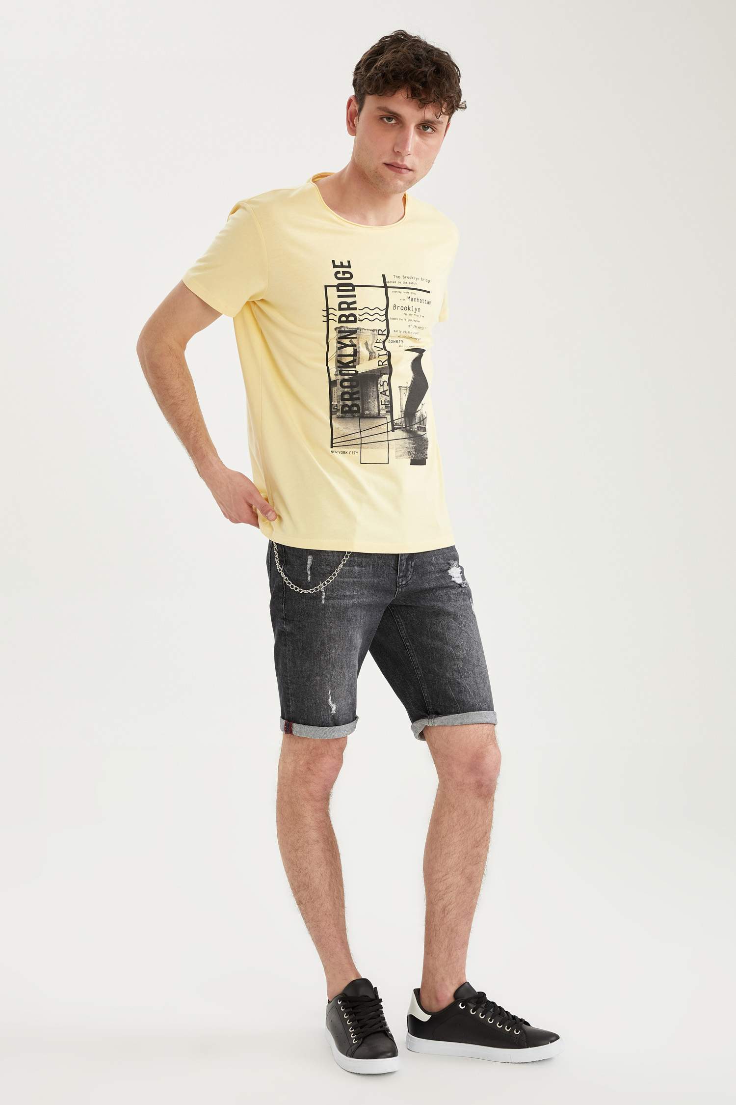 Slim Fit Bisiklet Yaka Baskılı Tişört