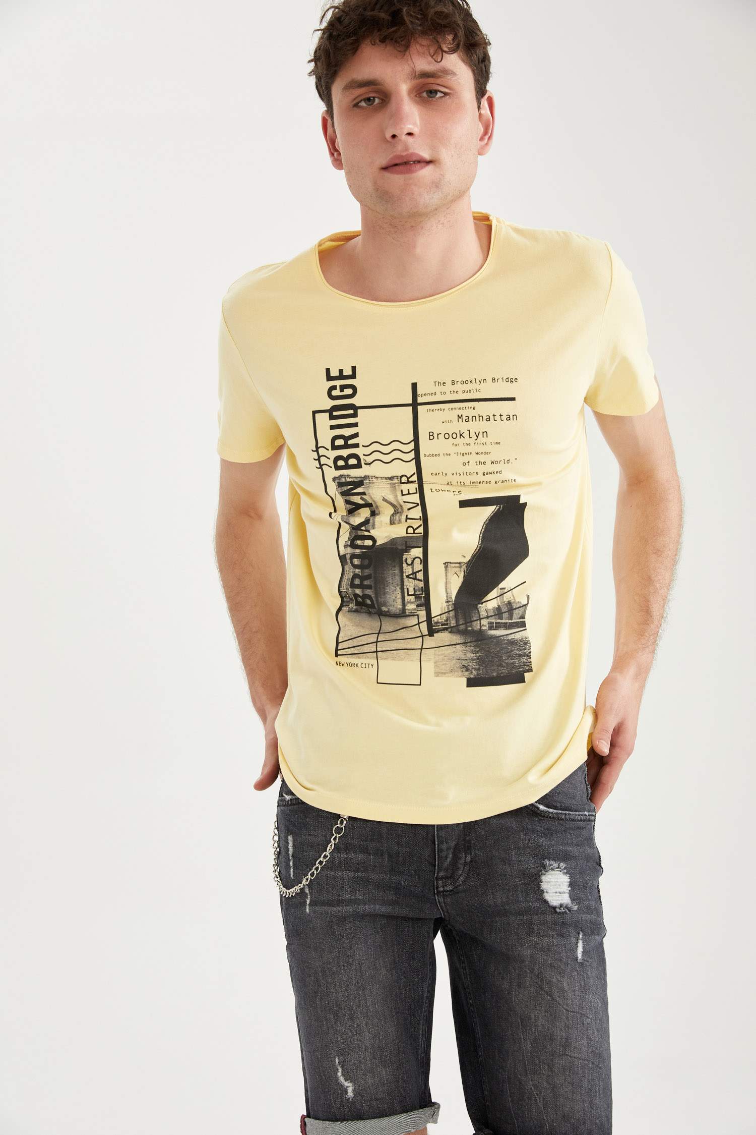 Slim Fit Bisiklet Yaka Baskılı Tişört