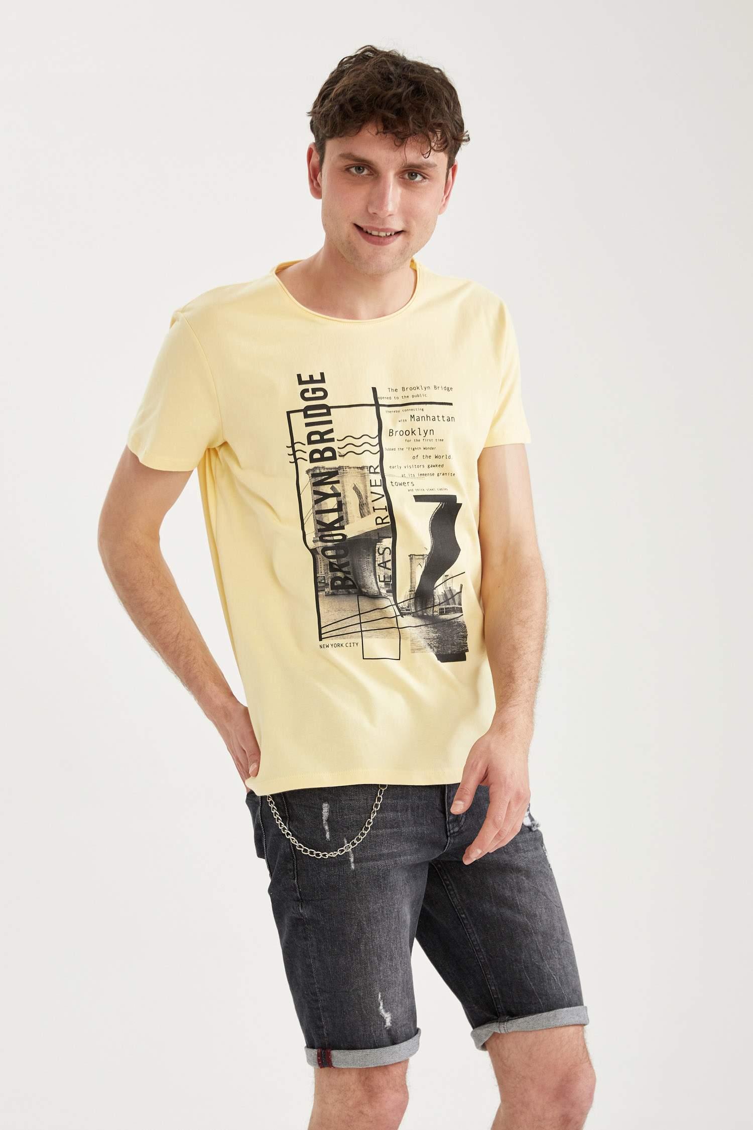 Slim Fit Bisiklet Yaka Baskılı Tişört