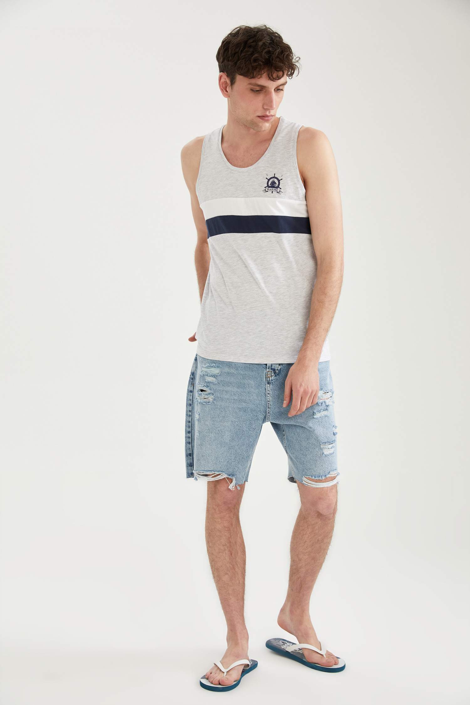 Slim Fit Baskılı Kolsuz Tişört