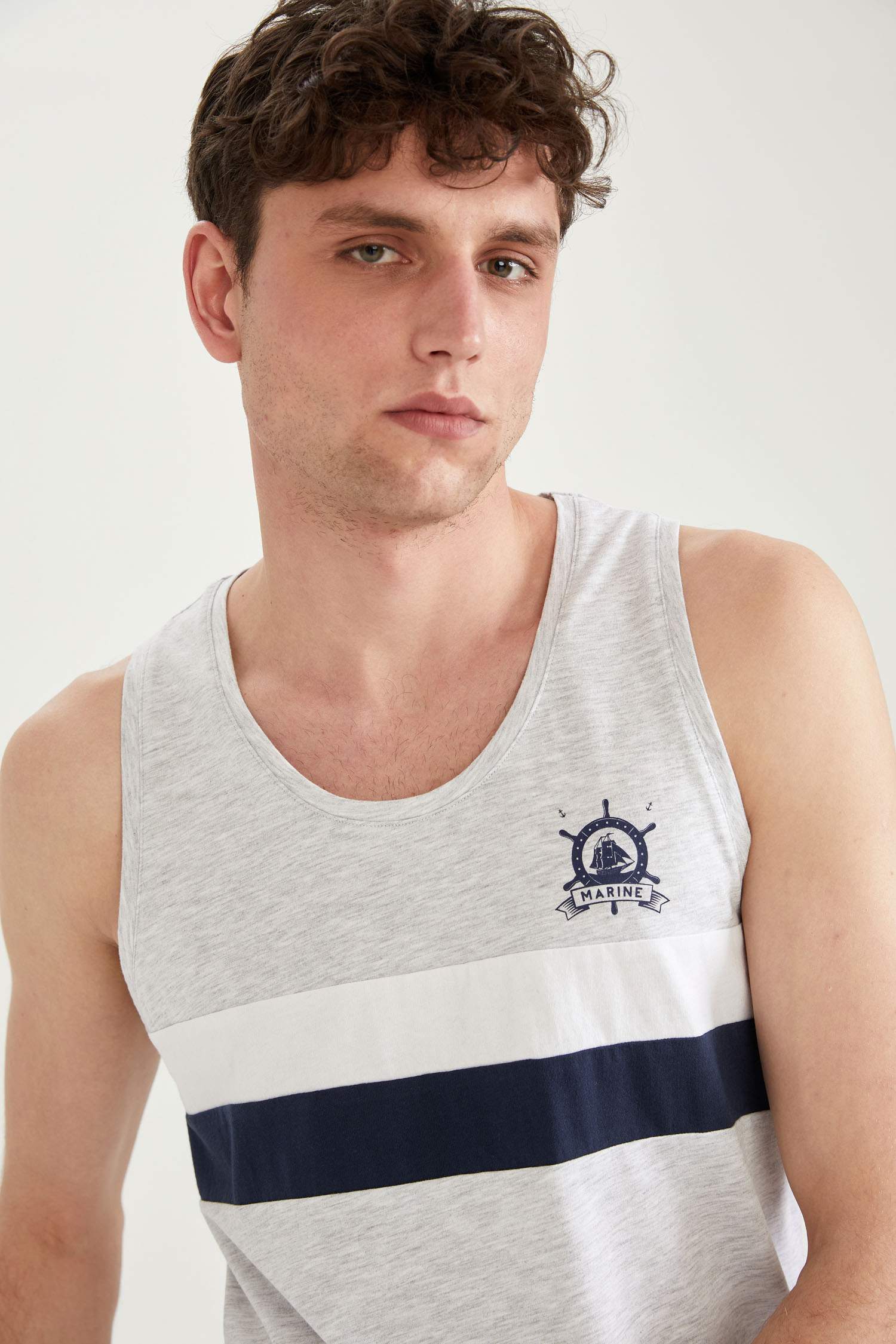 Slim Fit Baskılı Kolsuz Tişört