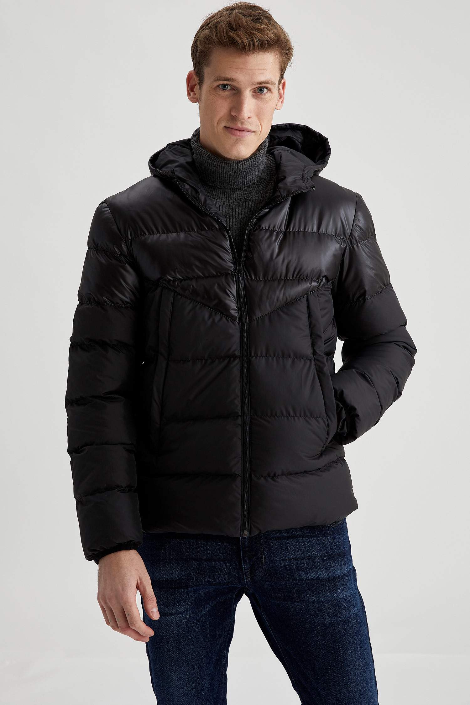Regular Fit Kapüşonlu Şişme Kalın Mont