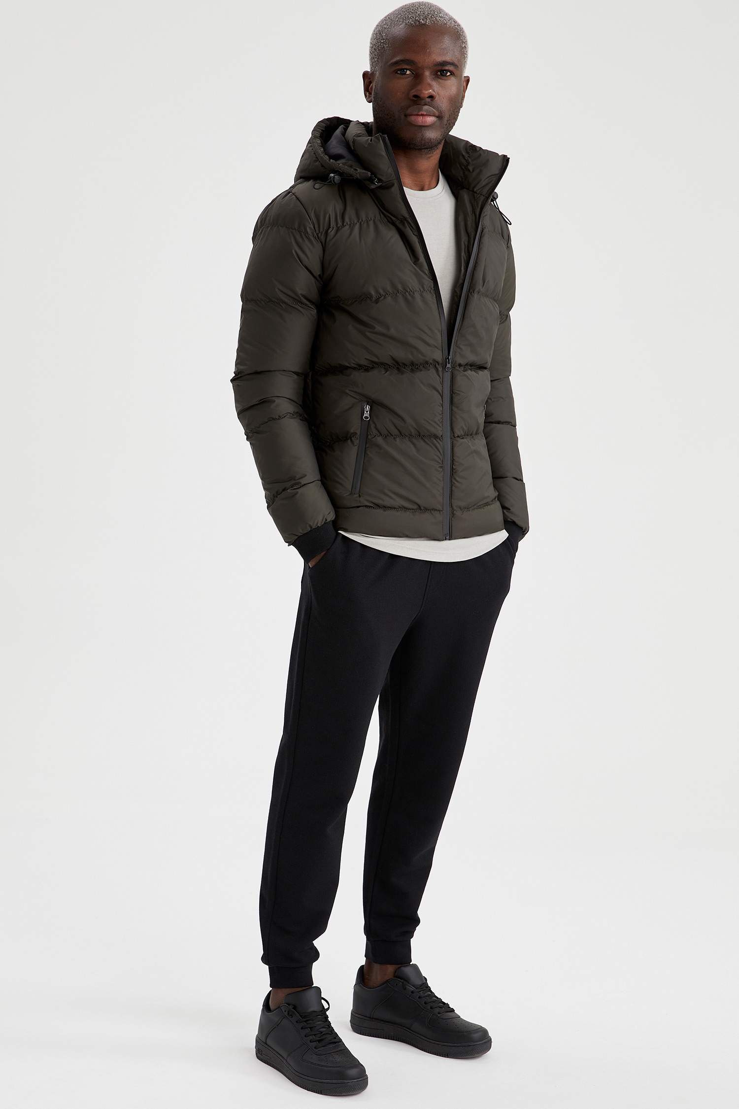 Slim Fit Kapüşonlu Kalın Şişme Mont