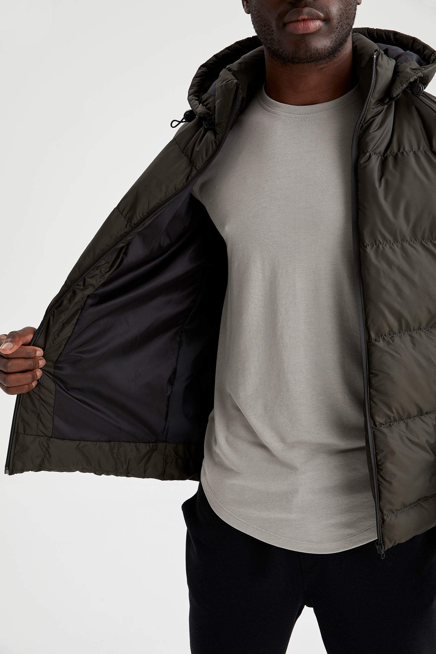 Slim Fit Kapüşonlu Kalın Şişme Mont
