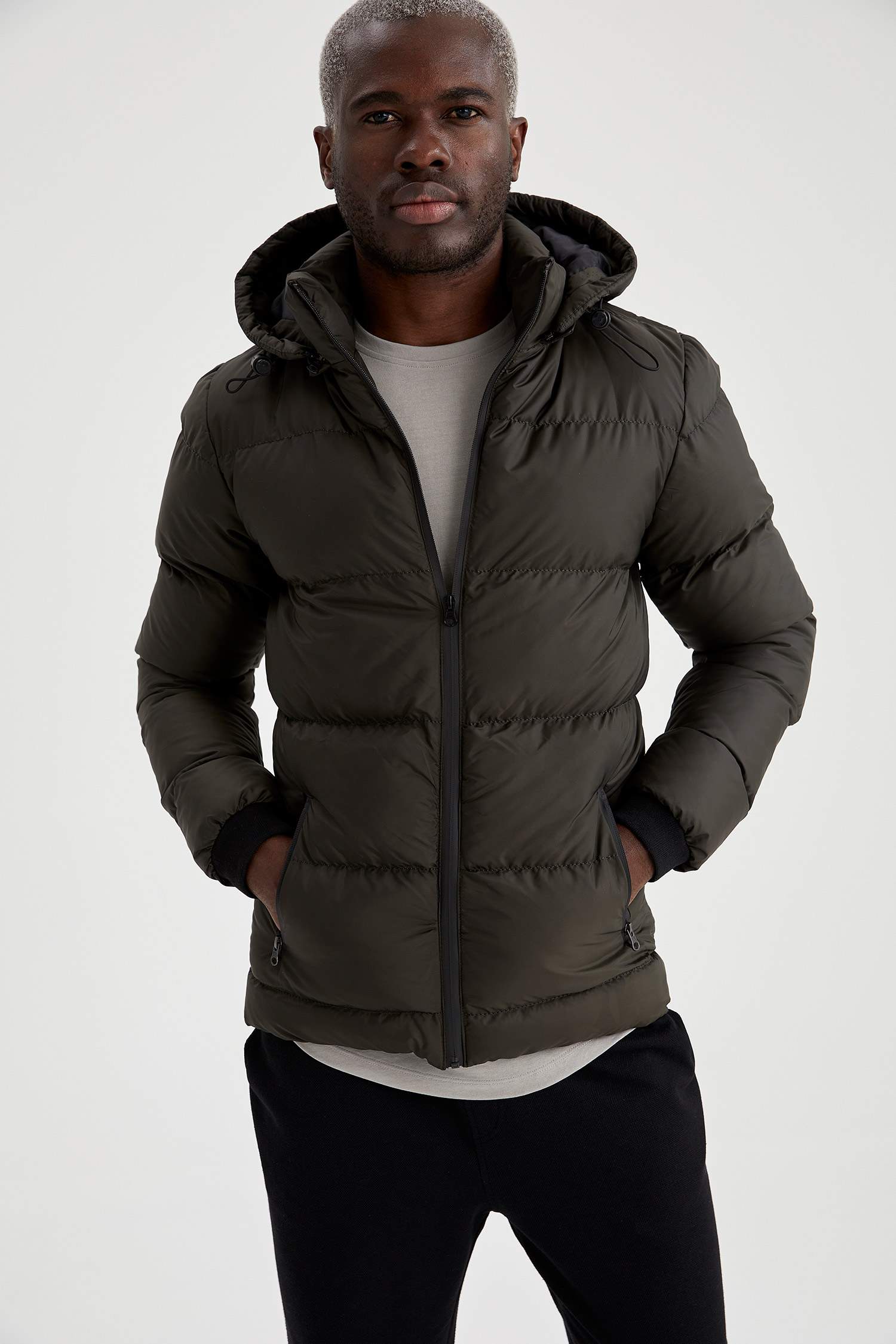 Slim Fit Kapüşonlu Kalın Şişme Mont