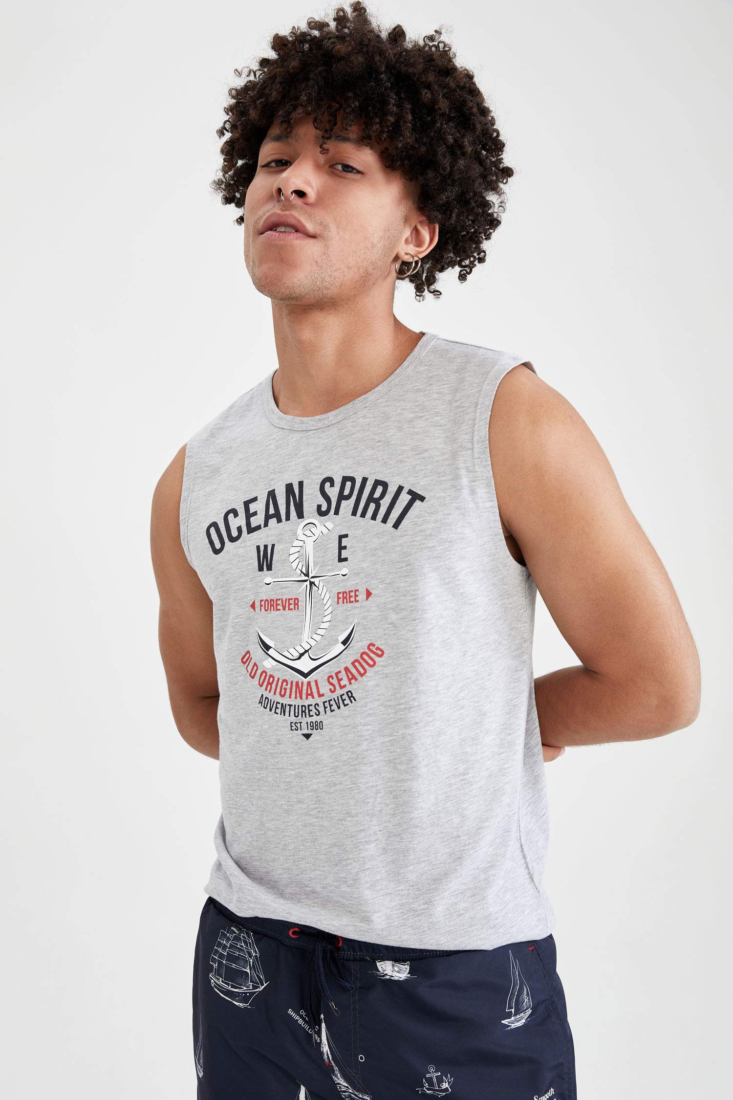 Slim Fit Baskılı Kolsuz Tişört