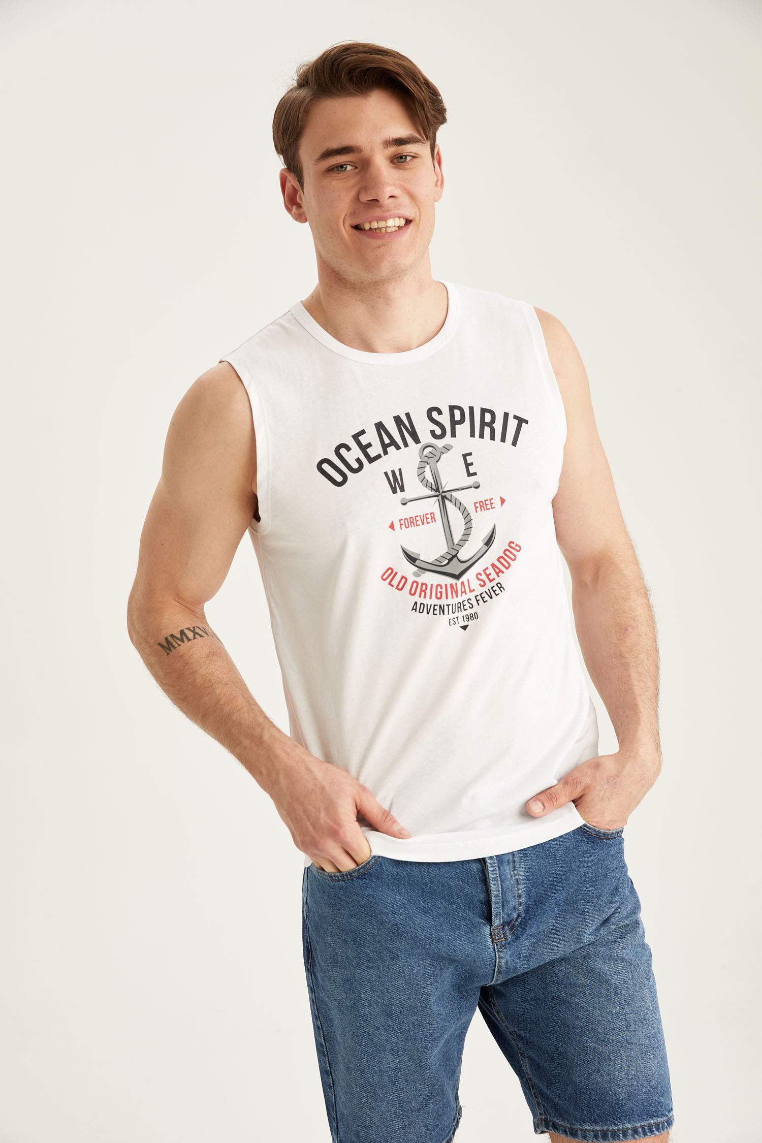 Slim Fit Baskılı Kolsuz Tişört