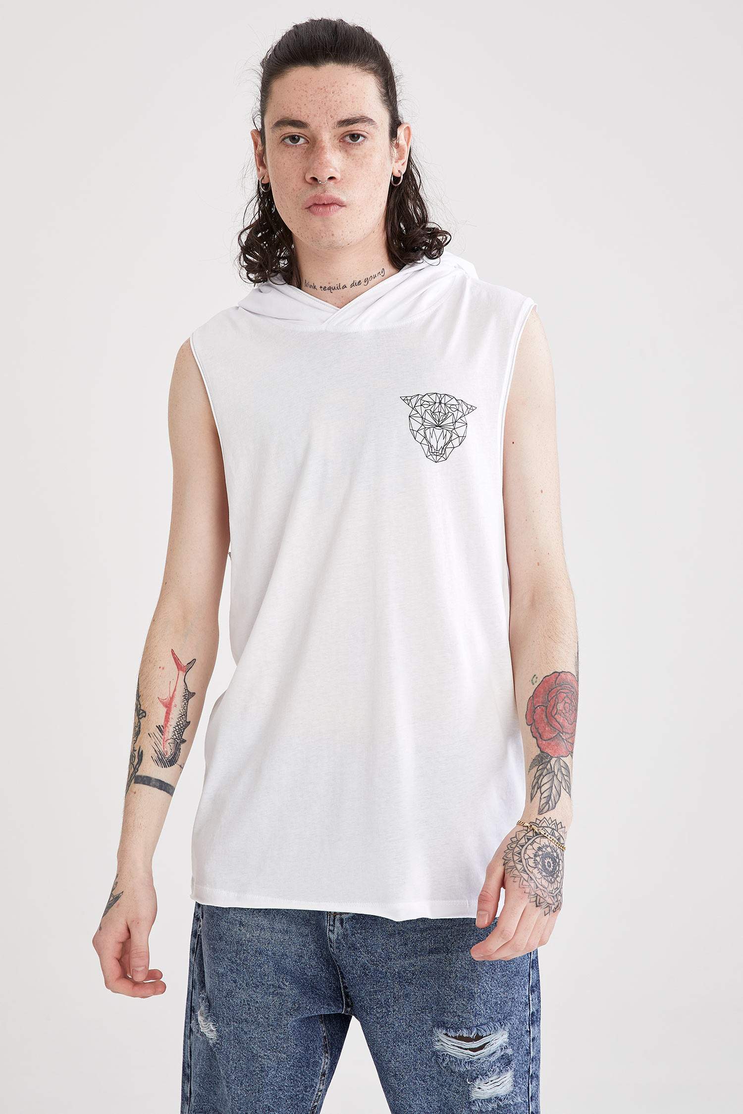 Slim Fit Sırt Baskılı Kapüşonlu Kolsuz Tişört