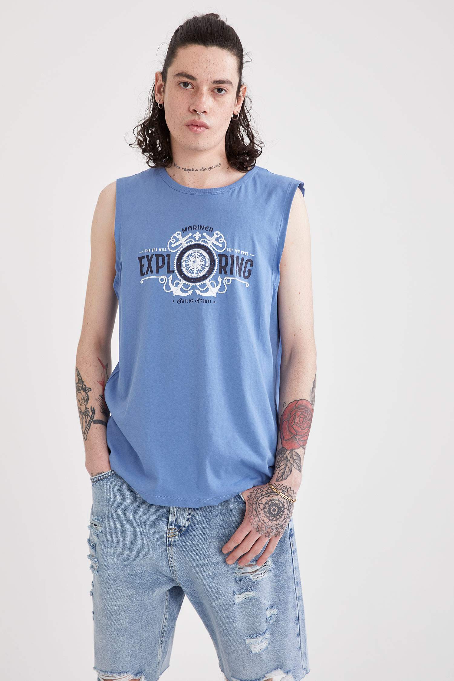 Slim Fit Baskılı Kolsuz Tişört