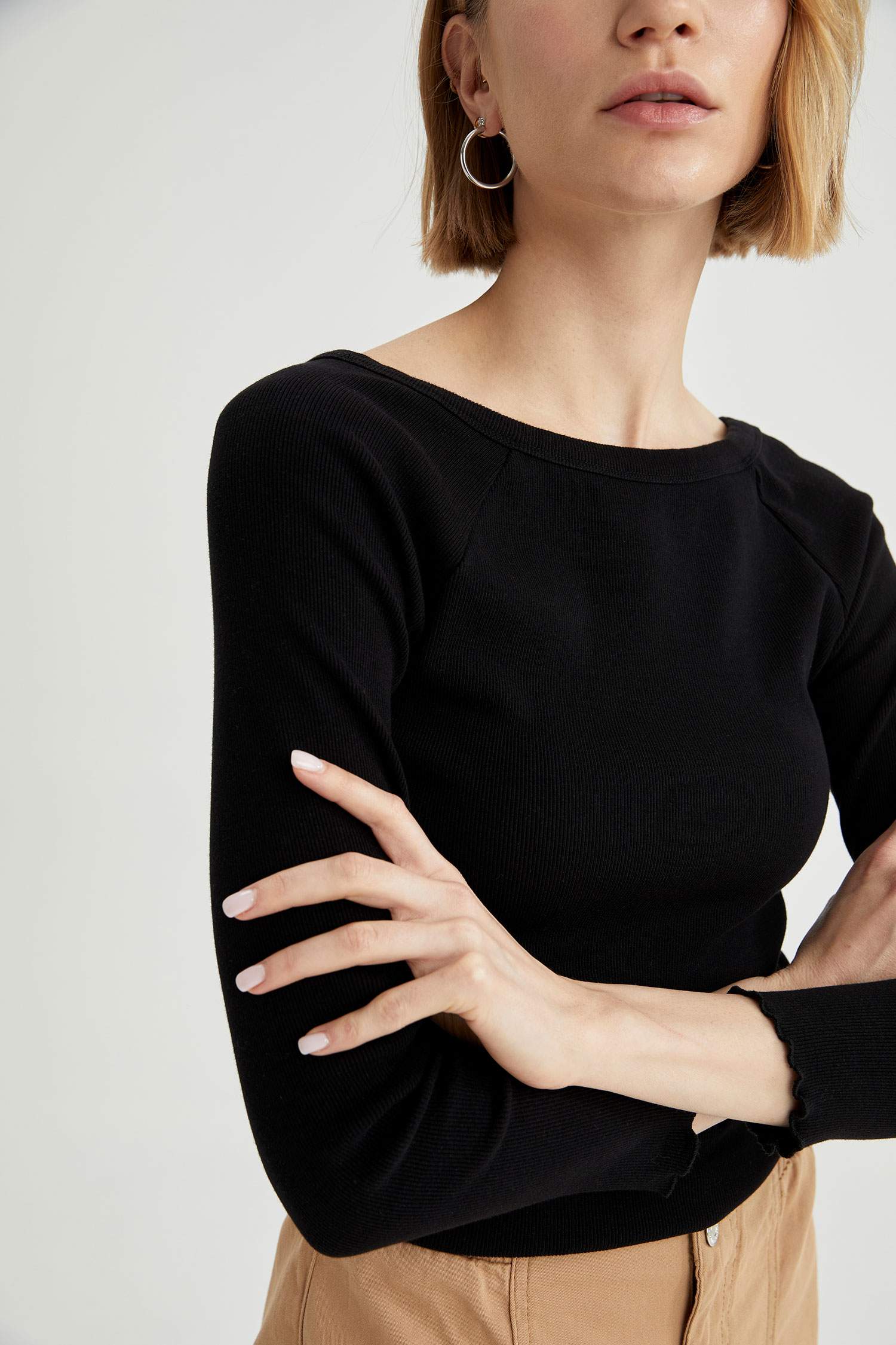 Basic Kayık Yaka Slim Fit Uzun Kollu Tişört