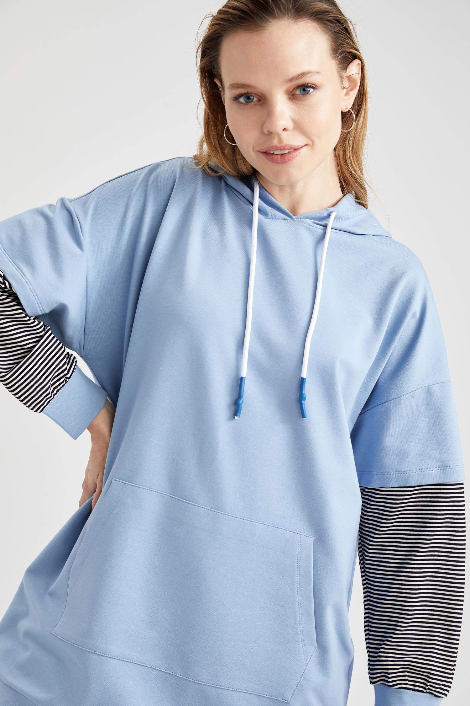 Renk Bloklu Kapüşonlu Kanguru Cepli Sweat Tunik