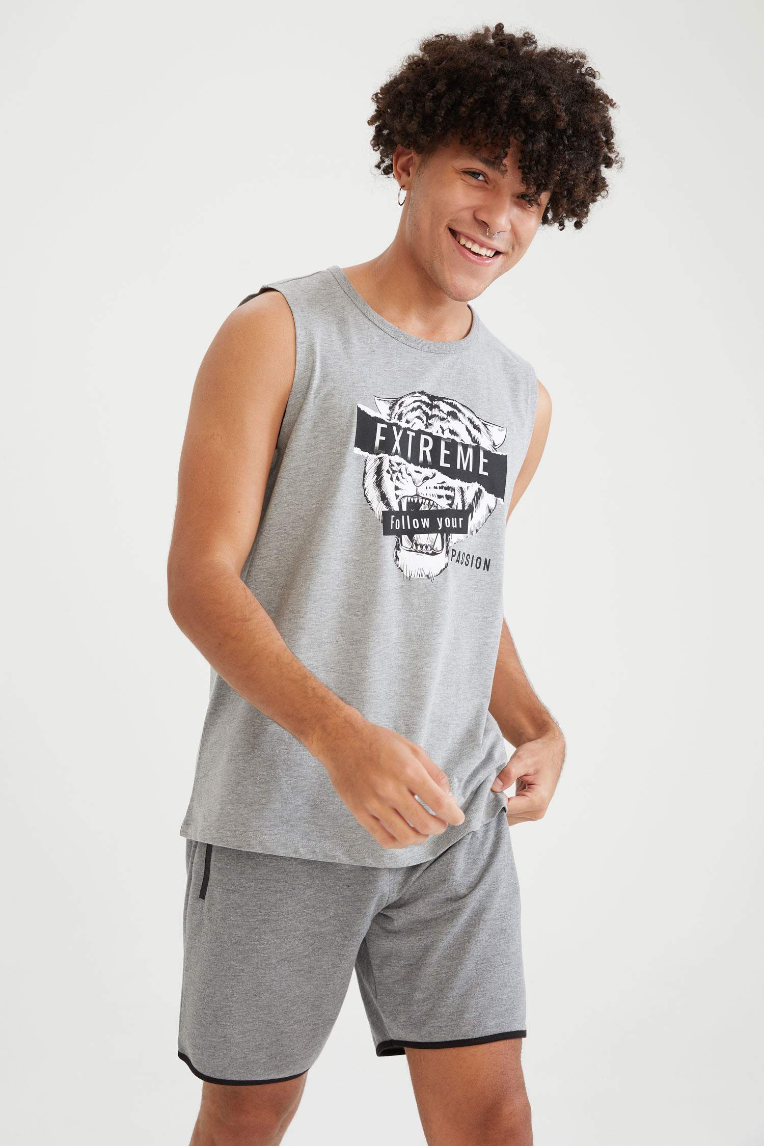 Slim Fit Beli Bağcıklı Şort