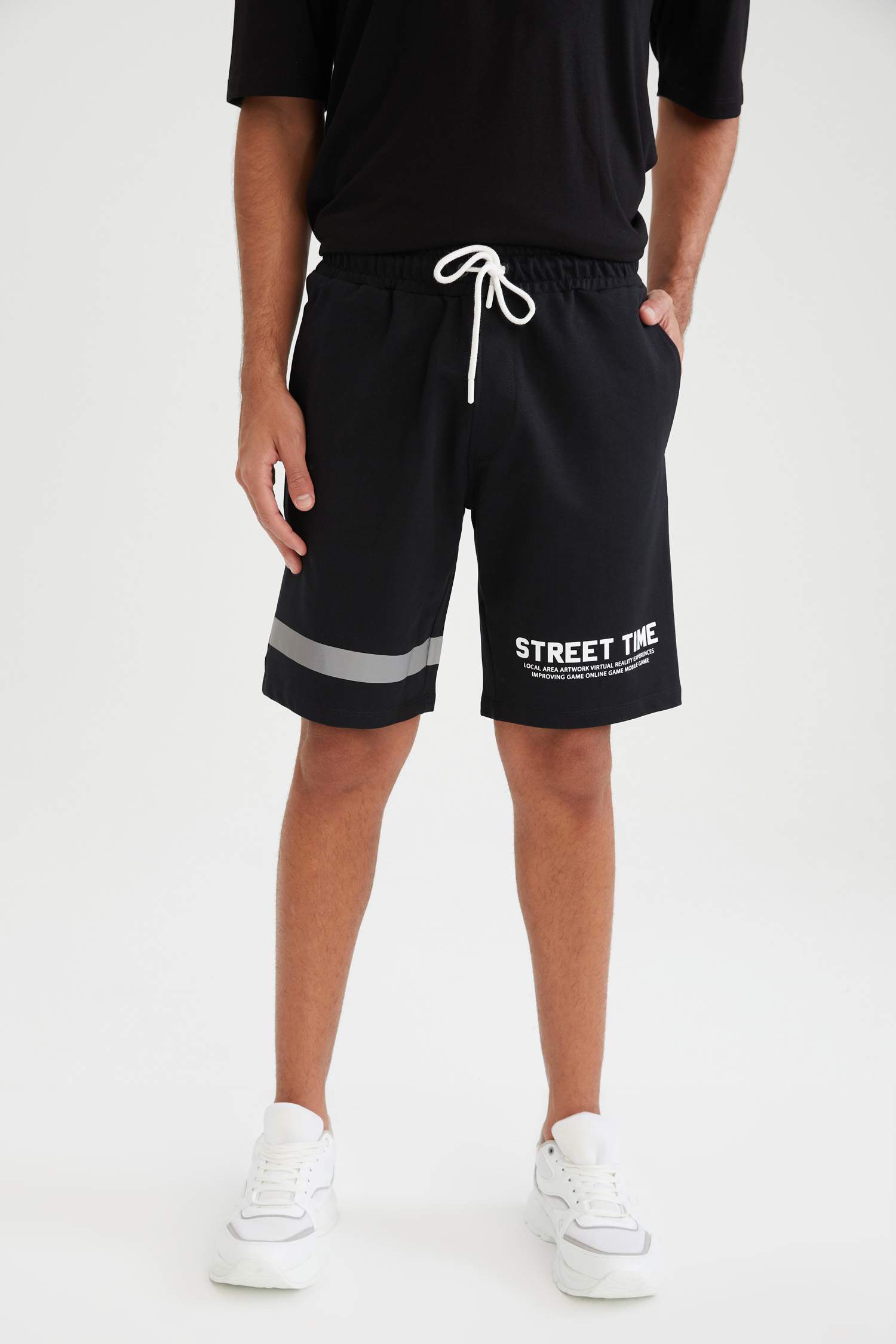 Slim Fit Yazı Baskılı Şort