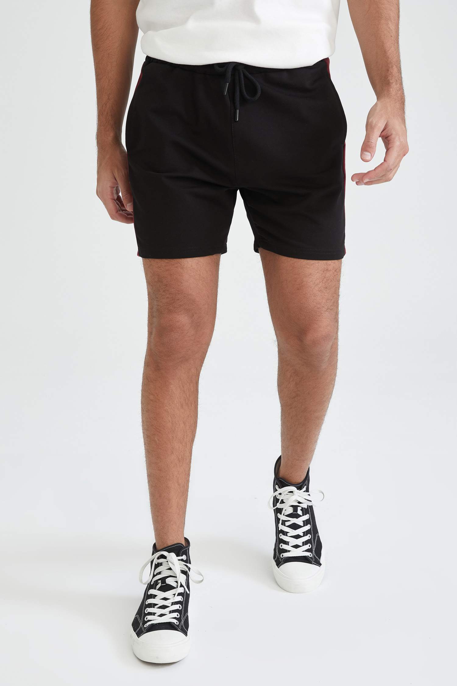 Slim Fit Beli Bağcıklı Şerit Detaylı Şort