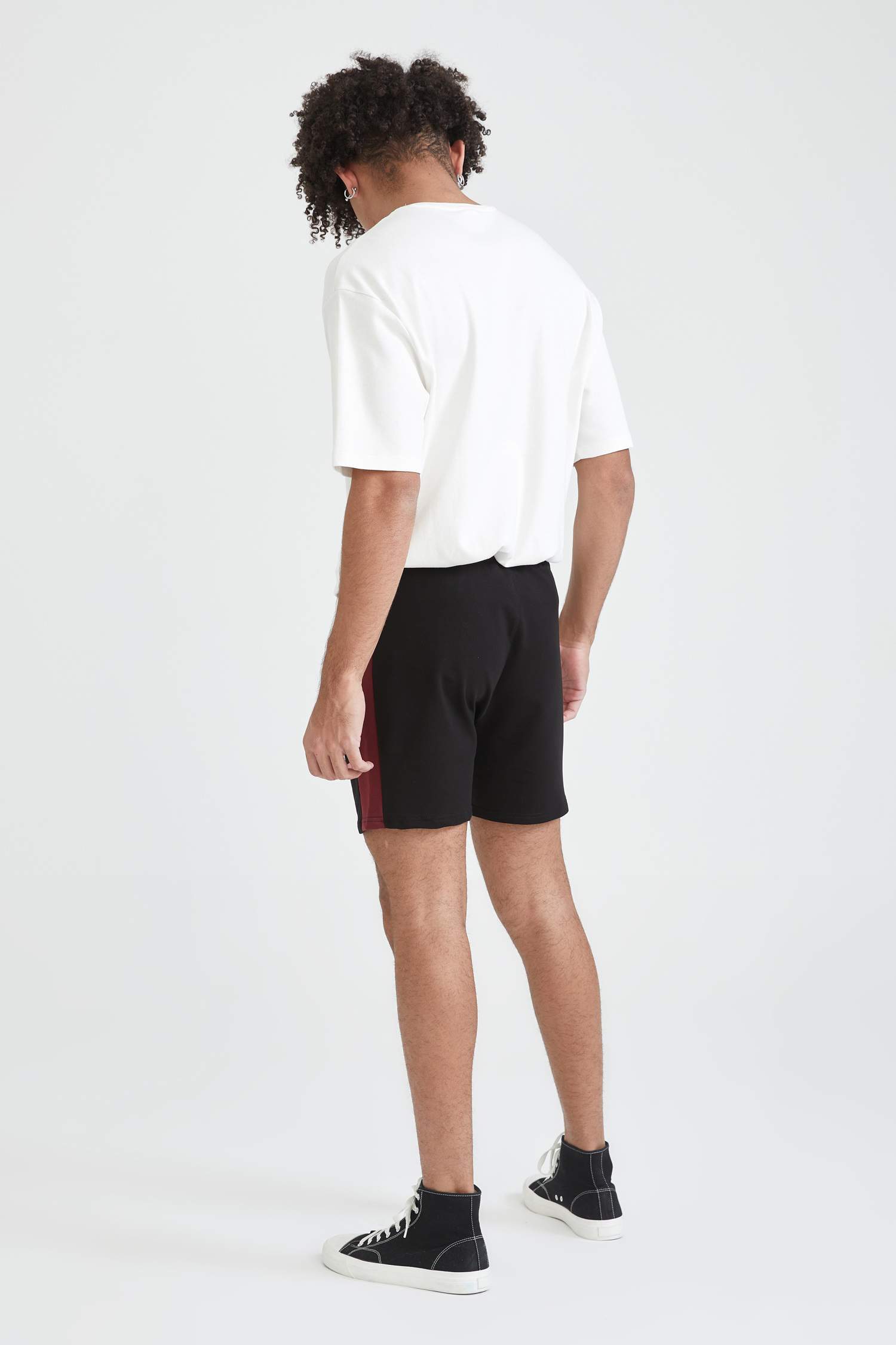 Slim Fit Beli Bağcıklı Şerit Detaylı Şort
