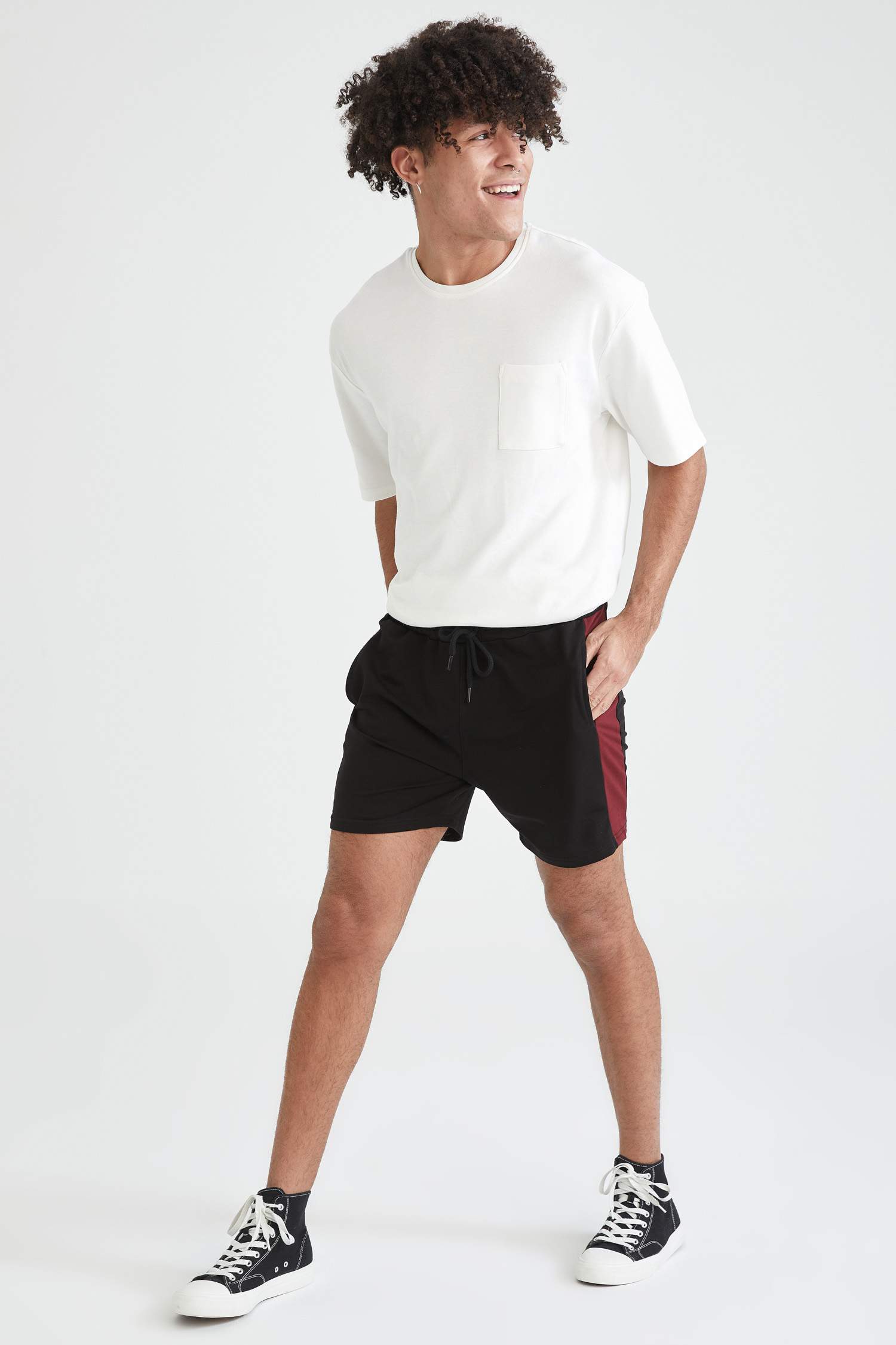Slim Fit Beli Bağcıklı Şerit Detaylı Şort