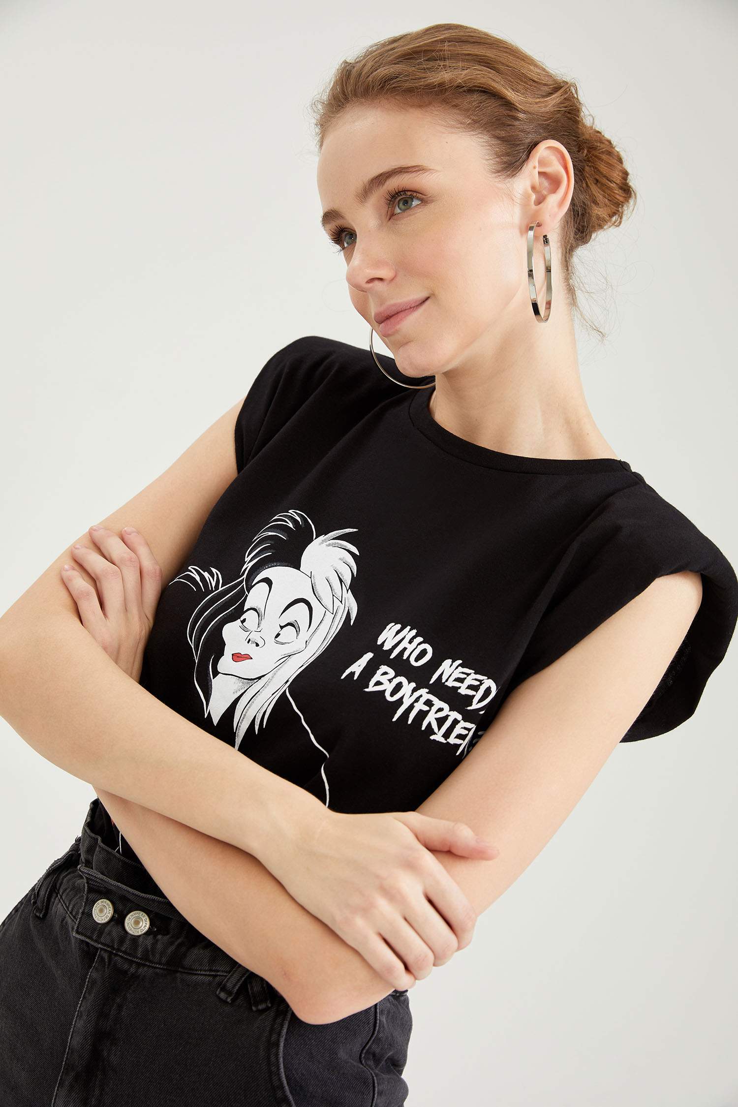 Disney Cruella Lisanslı Bisiklet Yaka Relax Fit Tişört