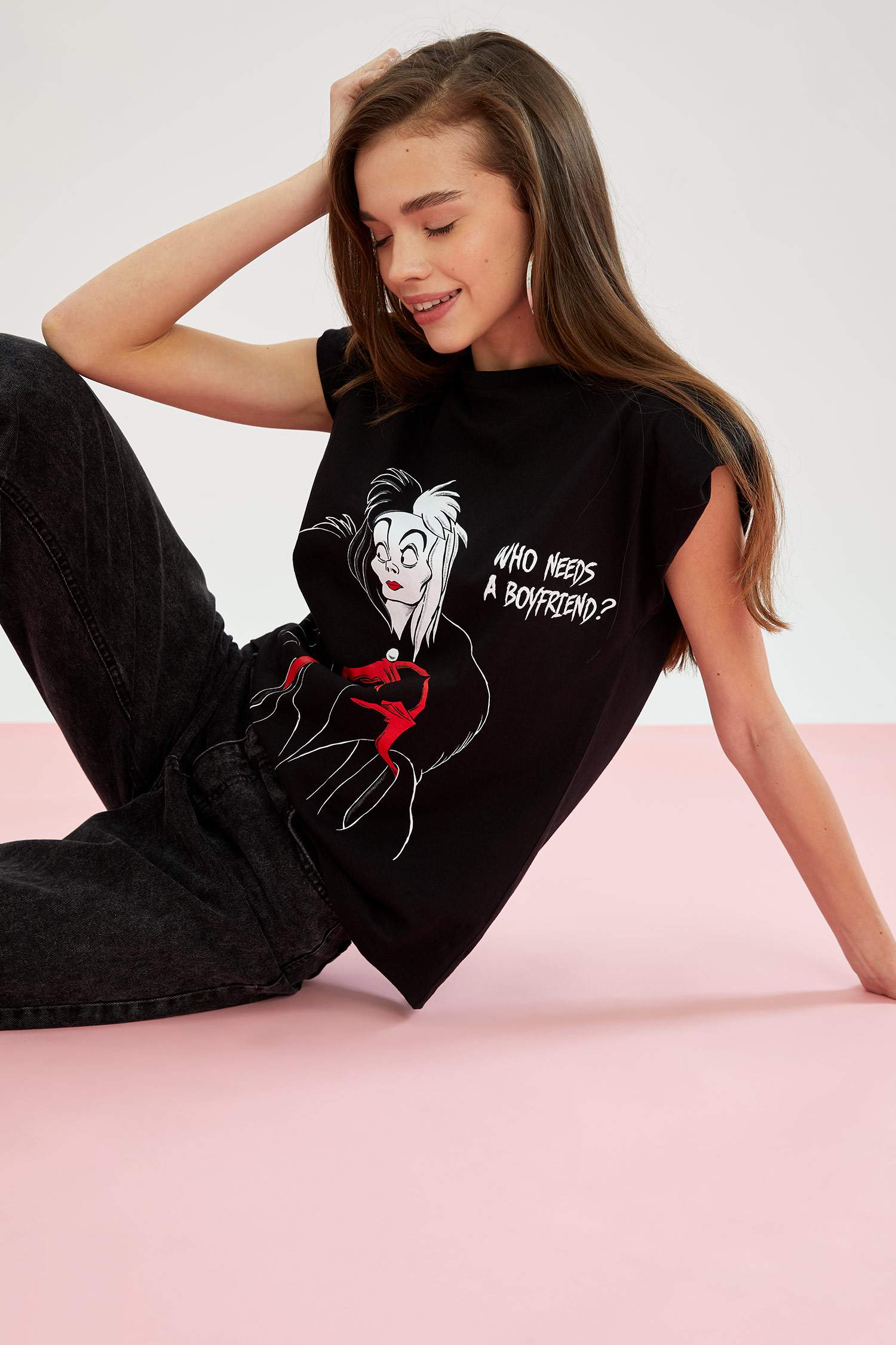 Disney Cruella Lisanslı Bisiklet Yaka Relax Fit Tişört